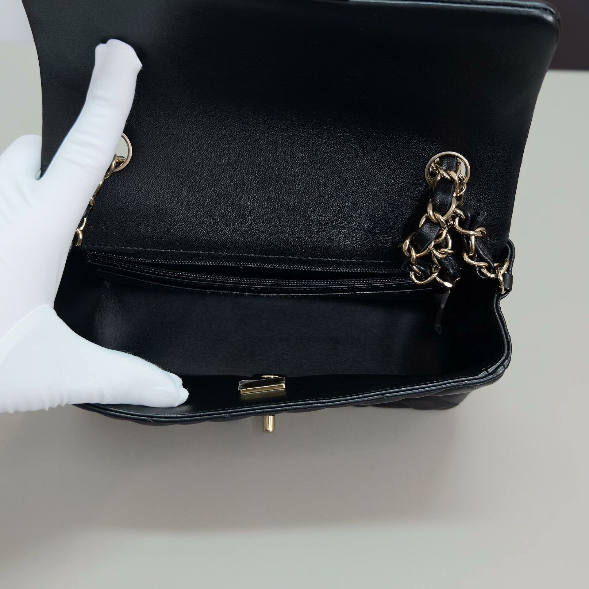 Chanel Pre-loved Bag Very good condition Size ONE SIZE - 6 Thumbnail
