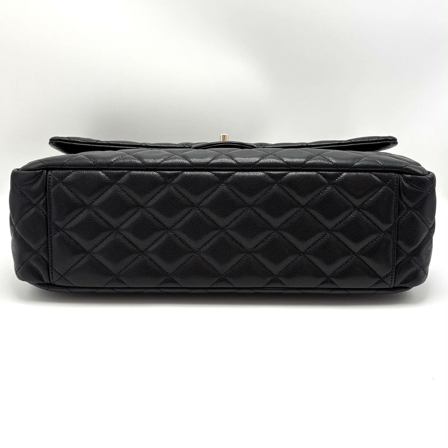 Chanel Pre-loved Bag Very good condition Size ONE SIZE - 5 Thumbnail