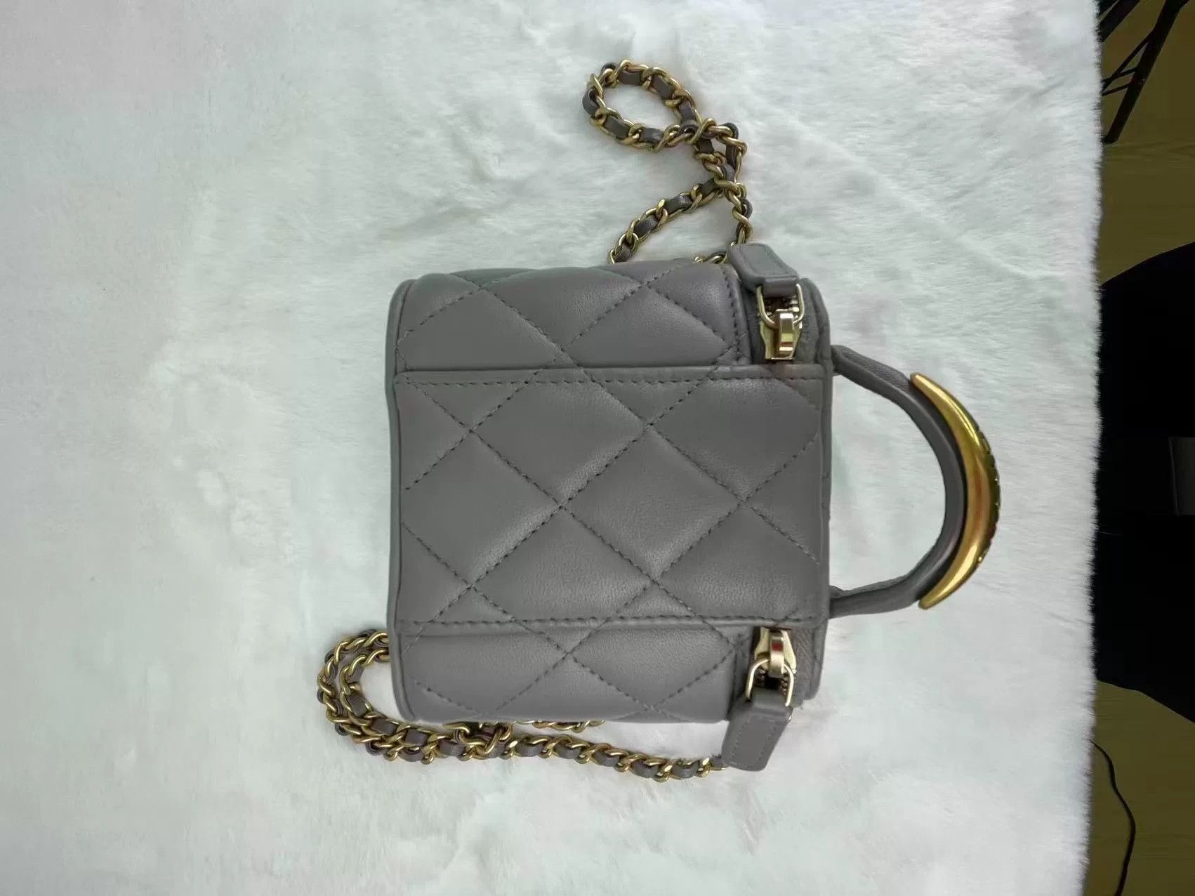 Chanel Pre-loved Bag Very good condition Size ONE SIZE - 5 Thumbnail