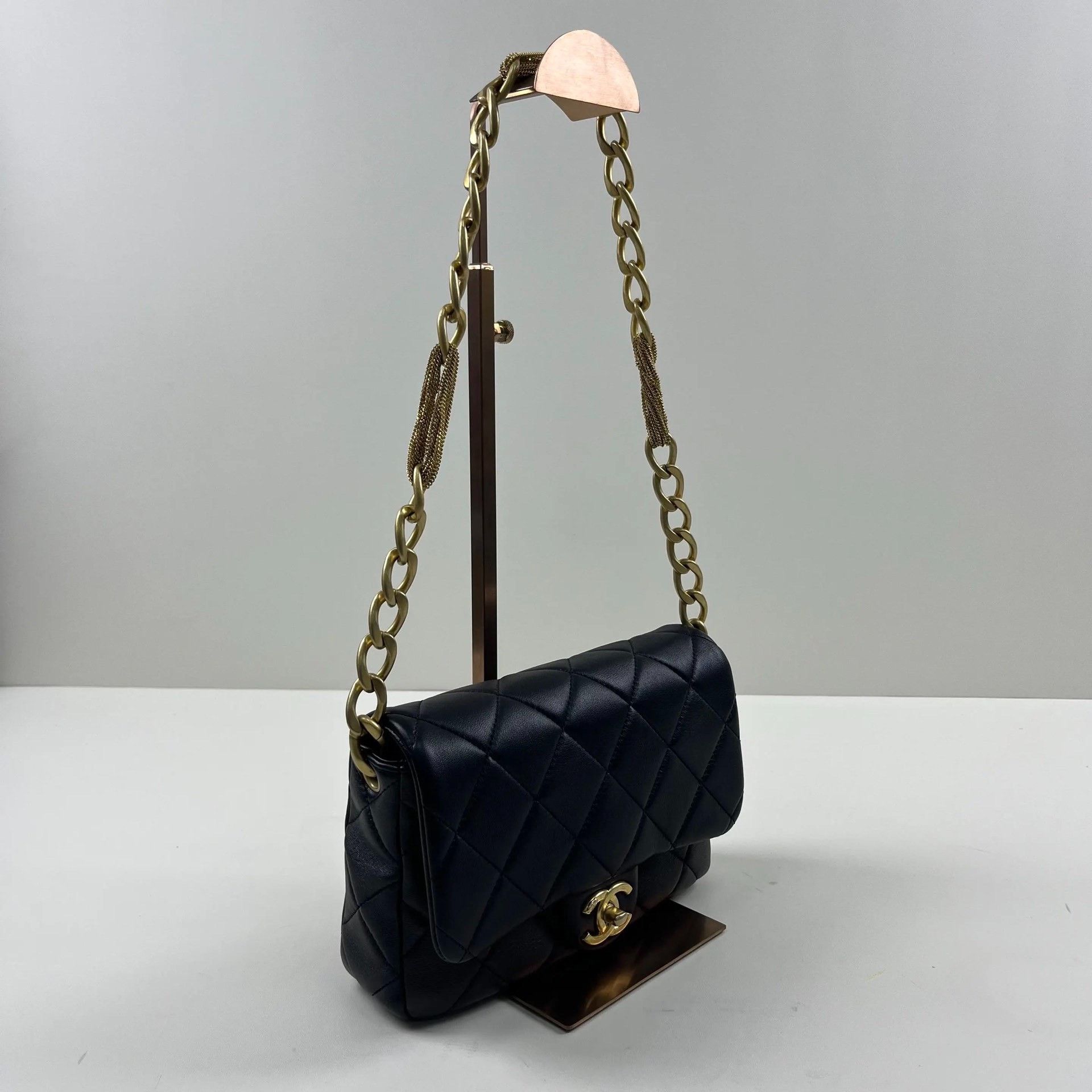 Chanel Pre-loved Bag Very good condition Size ONE SIZE - 2 Thumbnail