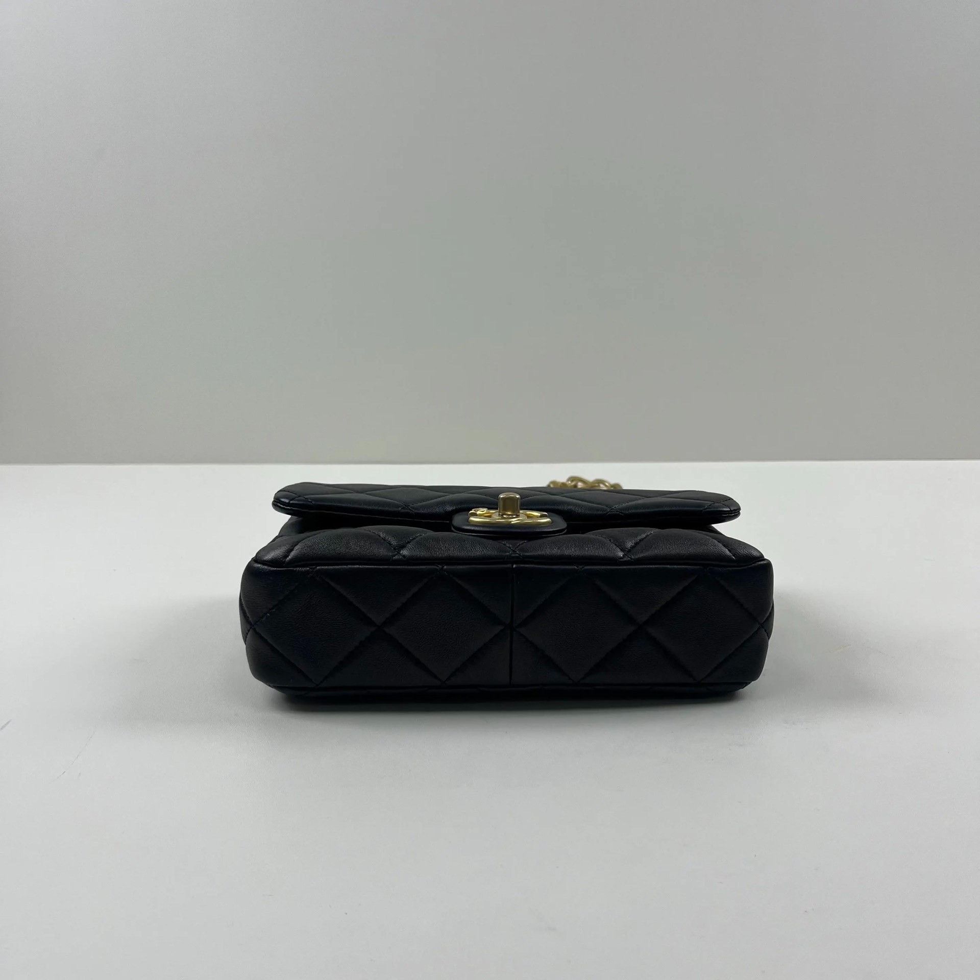 Chanel Pre-loved Bag Very good condition Size ONE SIZE - 8 Thumbnail