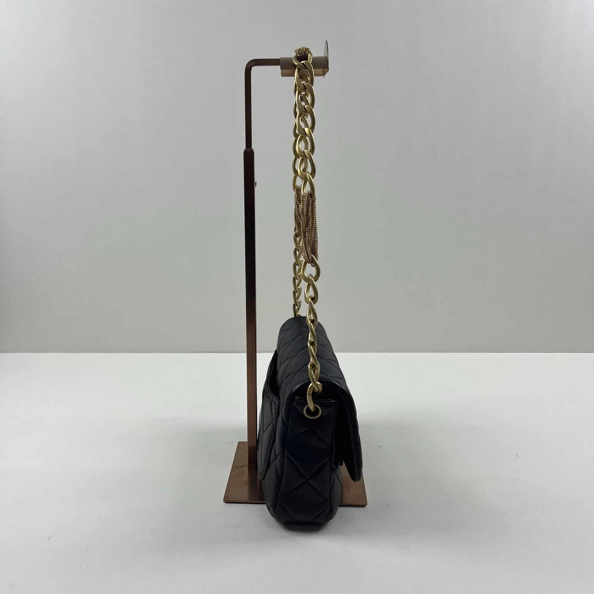 Chanel Pre-loved Bag Very good condition Size ONE SIZE - 5 Thumbnail