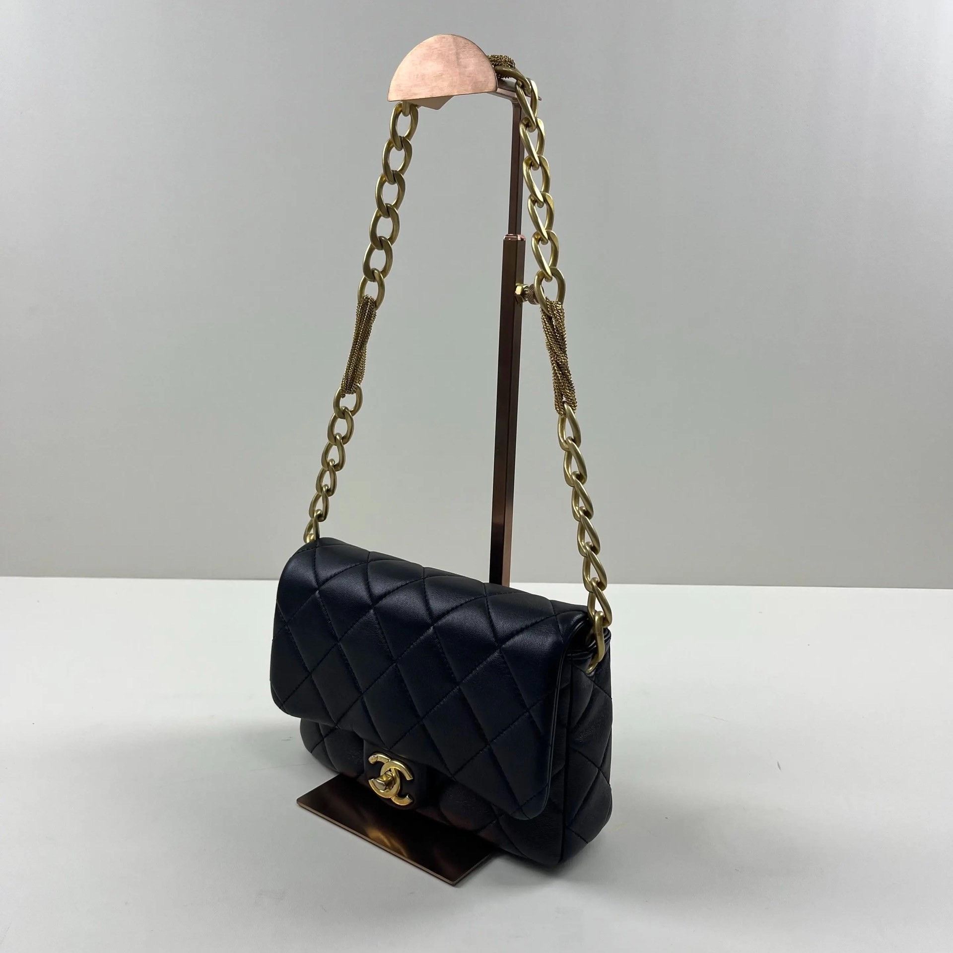 Chanel Pre-loved Bag Very good condition Size ONE SIZE - 3 Thumbnail