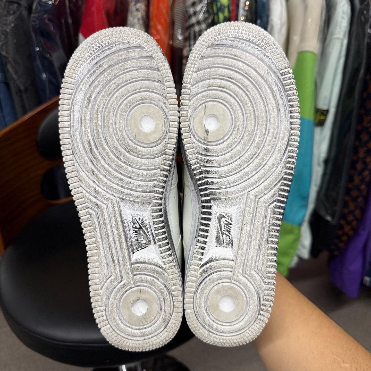 Nike Nike AF1 White Lowtop Sneakers 7.5 Men Size US 7.5 / EU 40-41 - 8 Thumbnail