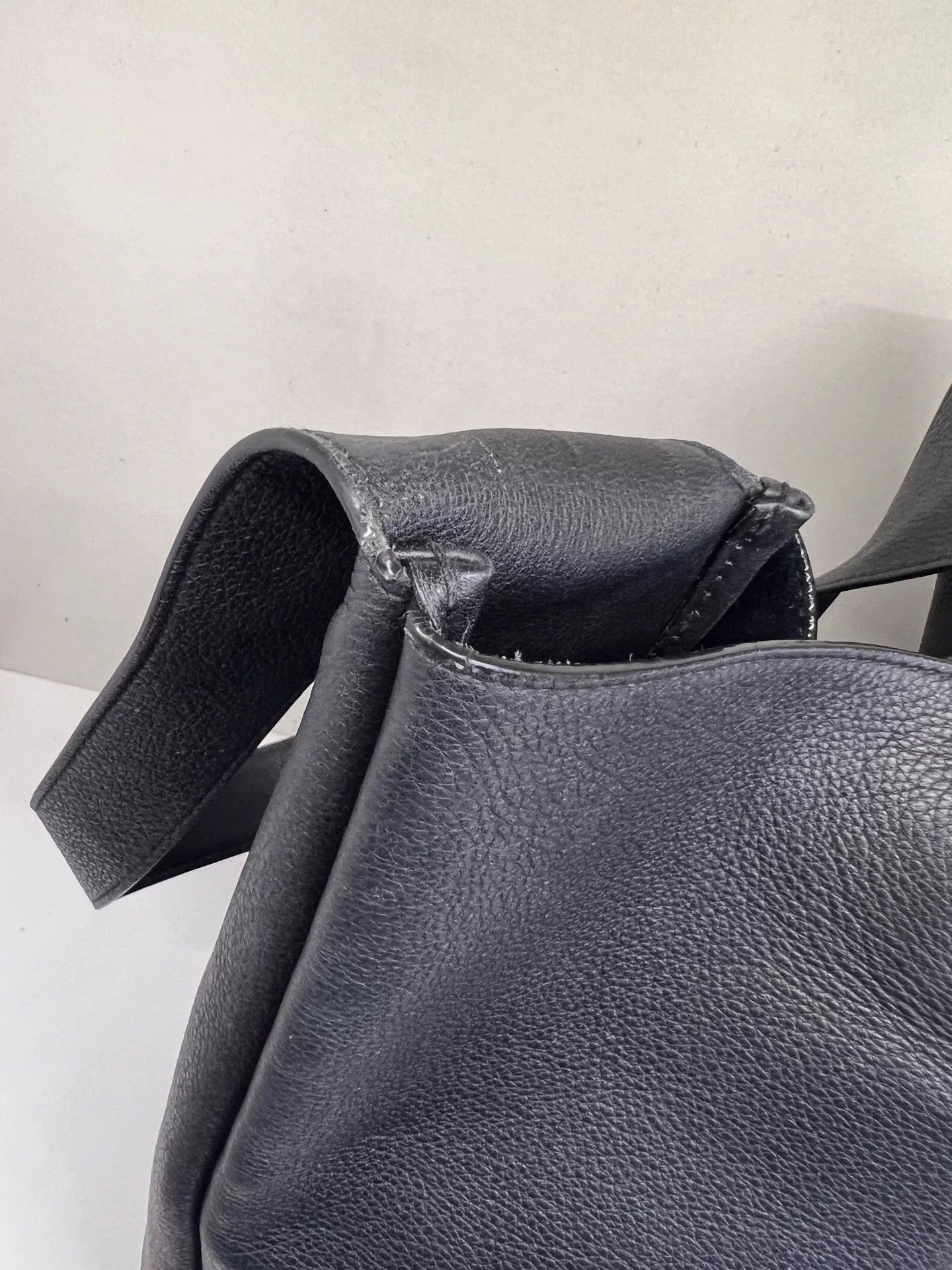 Saint Laurent Paris Pre-loved Bag Very good condition Size ONE SIZE - 8 Thumbnail