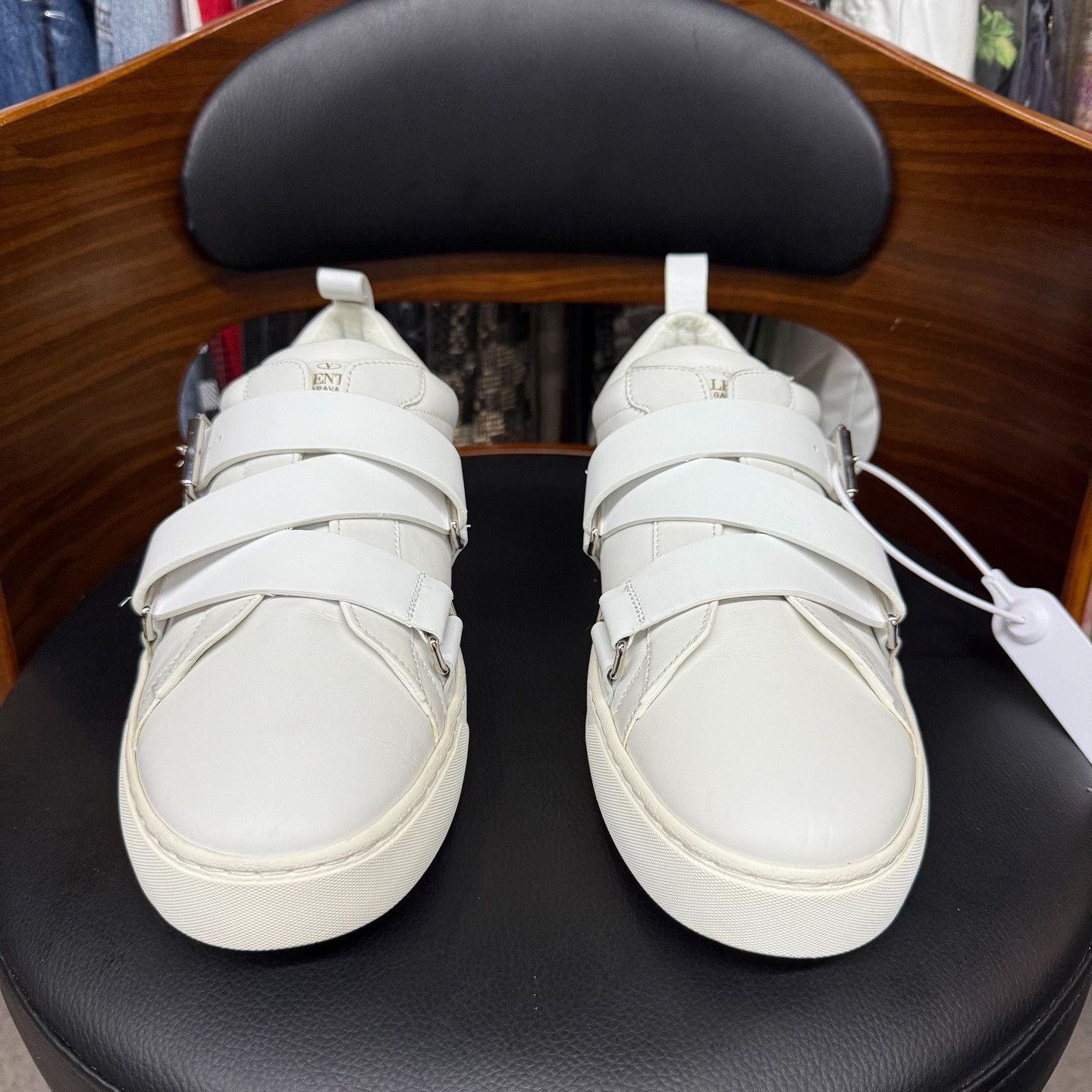 Valentino Valentino Leather White Lowtop Sneakers 9 Men Size US 9 / EU 42 - 2 Thumbnail