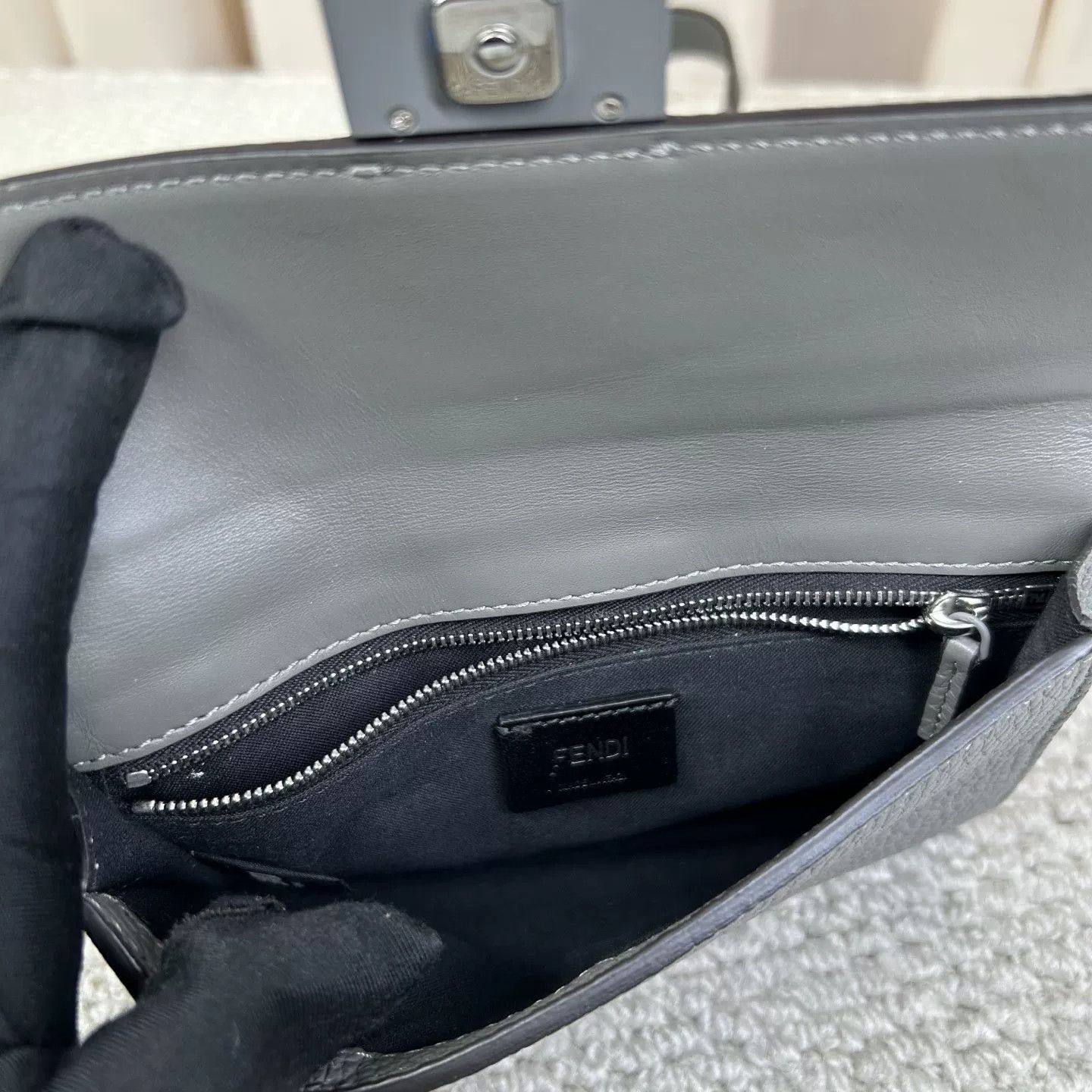 Fendi Pre-loved Bag Very good condition Size ONE SIZE - 5 Thumbnail