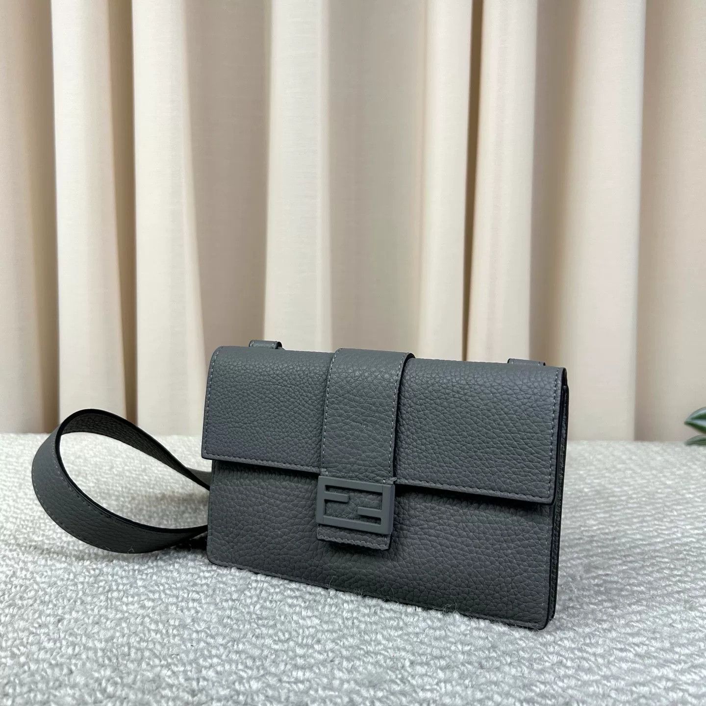 Fendi Pre-loved Bag Very good condition Size ONE SIZE - 3 Thumbnail