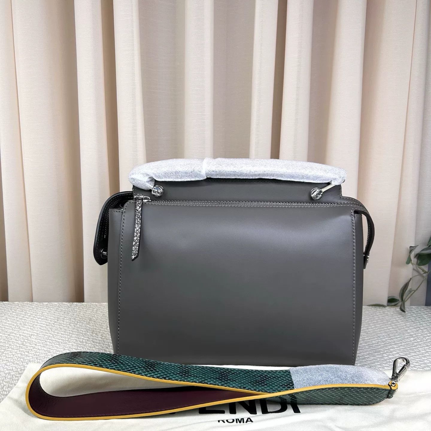 Fendi Pre-loved Bag Very good condition Size ONE SIZE - 2 Thumbnail