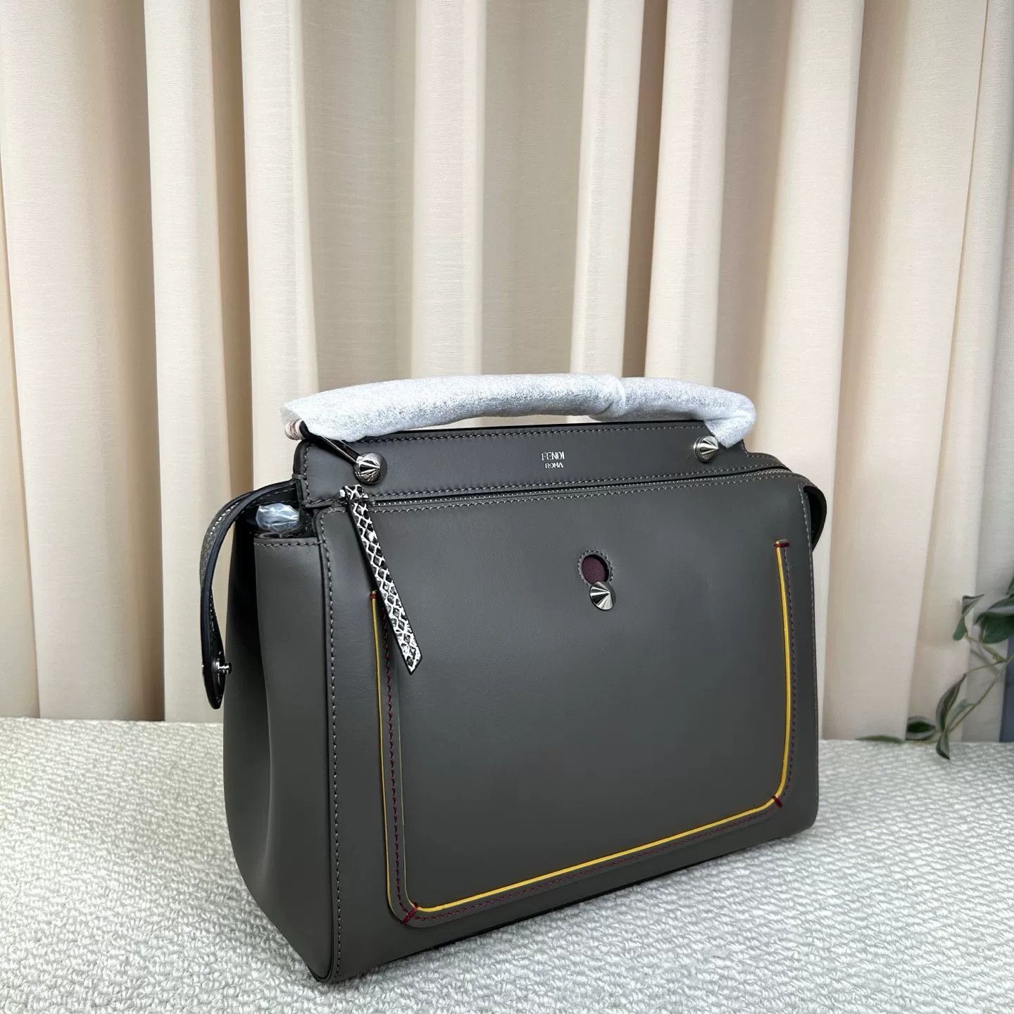 Fendi Pre-loved Bag Very good condition Size ONE SIZE - 3 Thumbnail