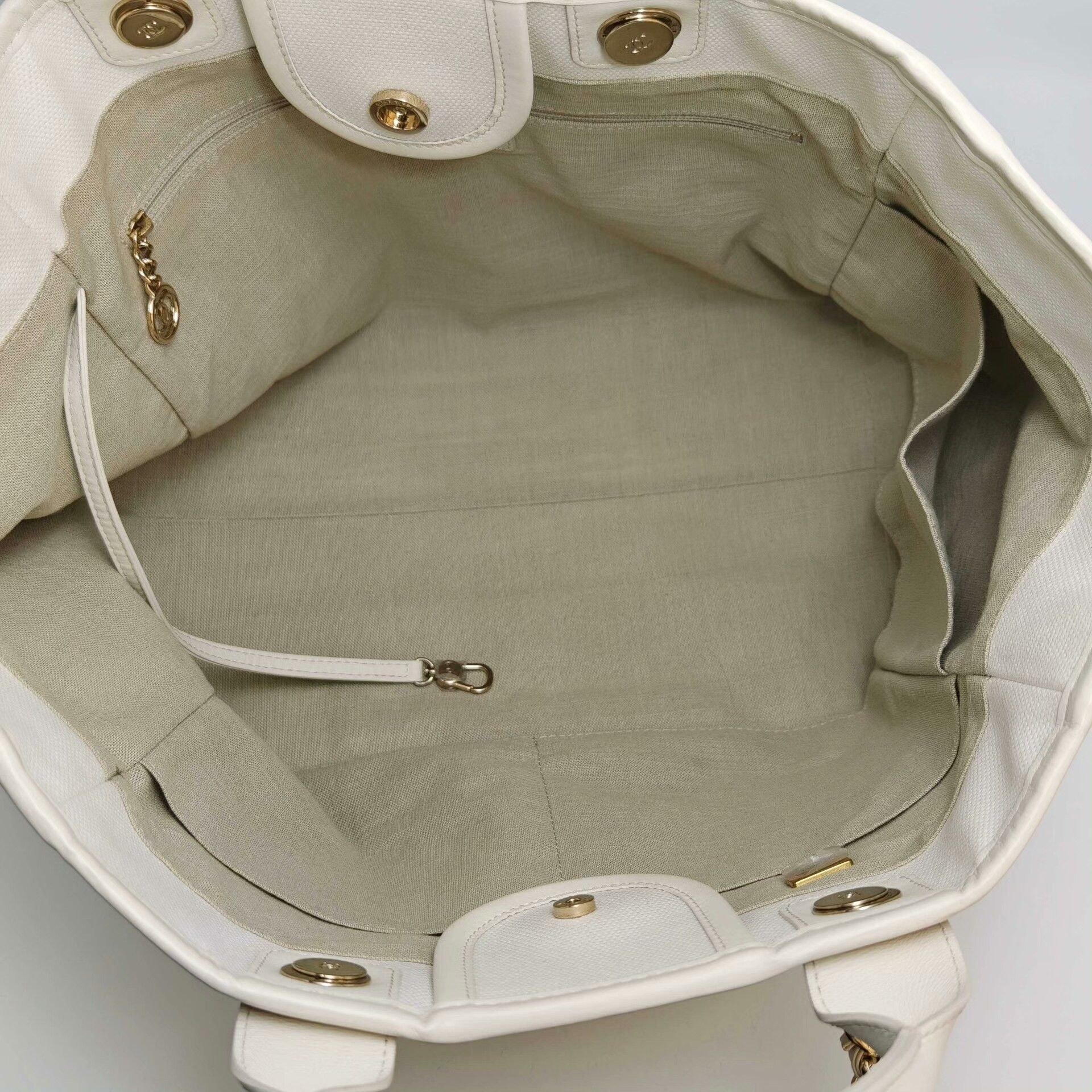 Chanel Pre-loved Bag Very good condition Size ONE SIZE - 6 Thumbnail