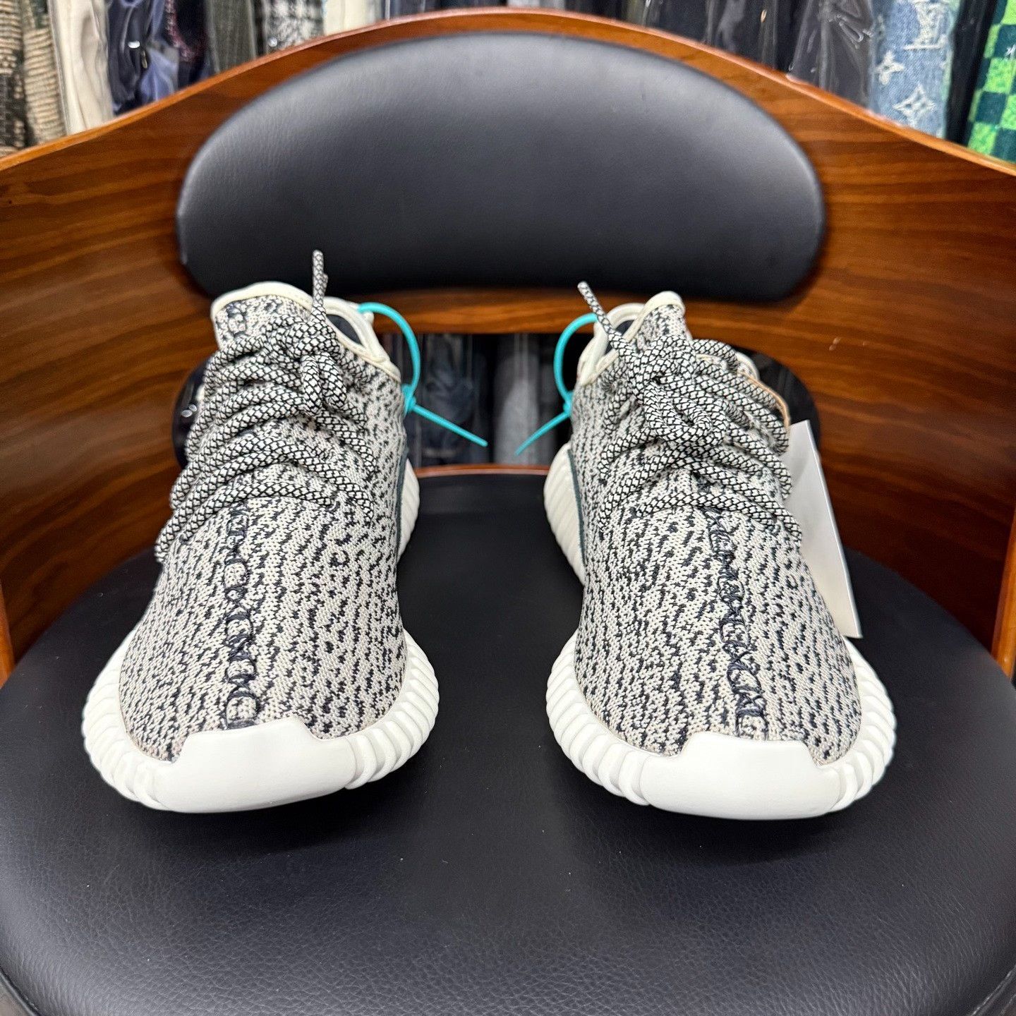 Adidas Adidas YEEZY350 White Lowtop Sneakers 8.5 Men Size US 8.5 / EU 41-42 - 2 Thumbnail