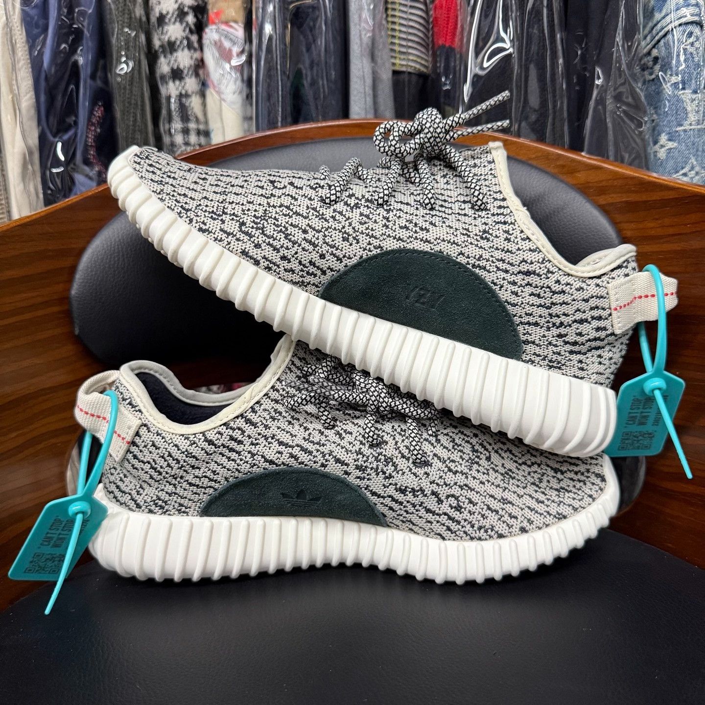 Adidas Adidas YEEZY350 White Lowtop Sneakers 8.5 Men Size US 8.5 / EU 41-42 - 7 Thumbnail