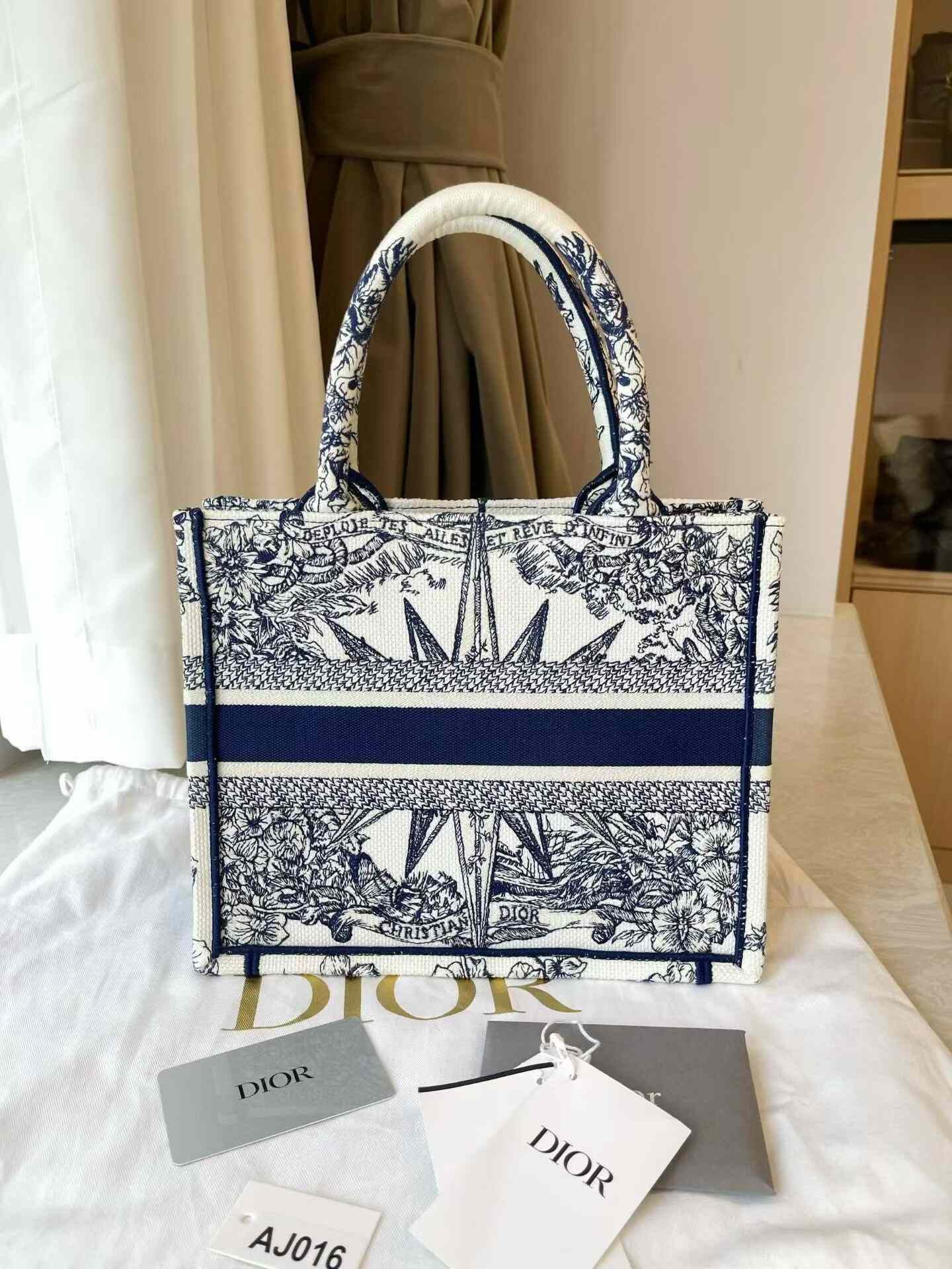 Dior Pre-loved Bag Very good condition Size ONE SIZE - 4 Thumbnail