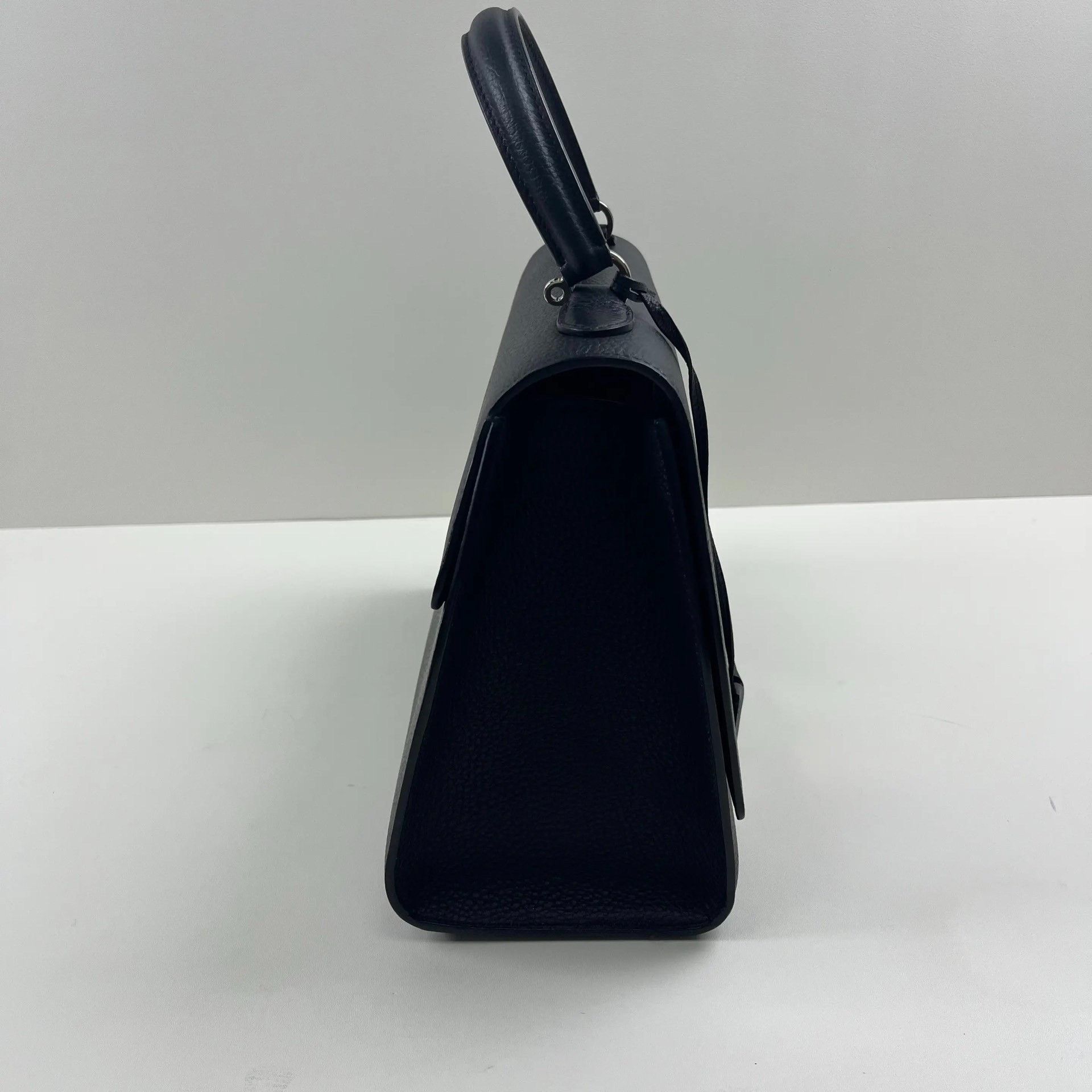 Moynat Pre-loved Bag Very good condition Size ONE SIZE - 8 Thumbnail