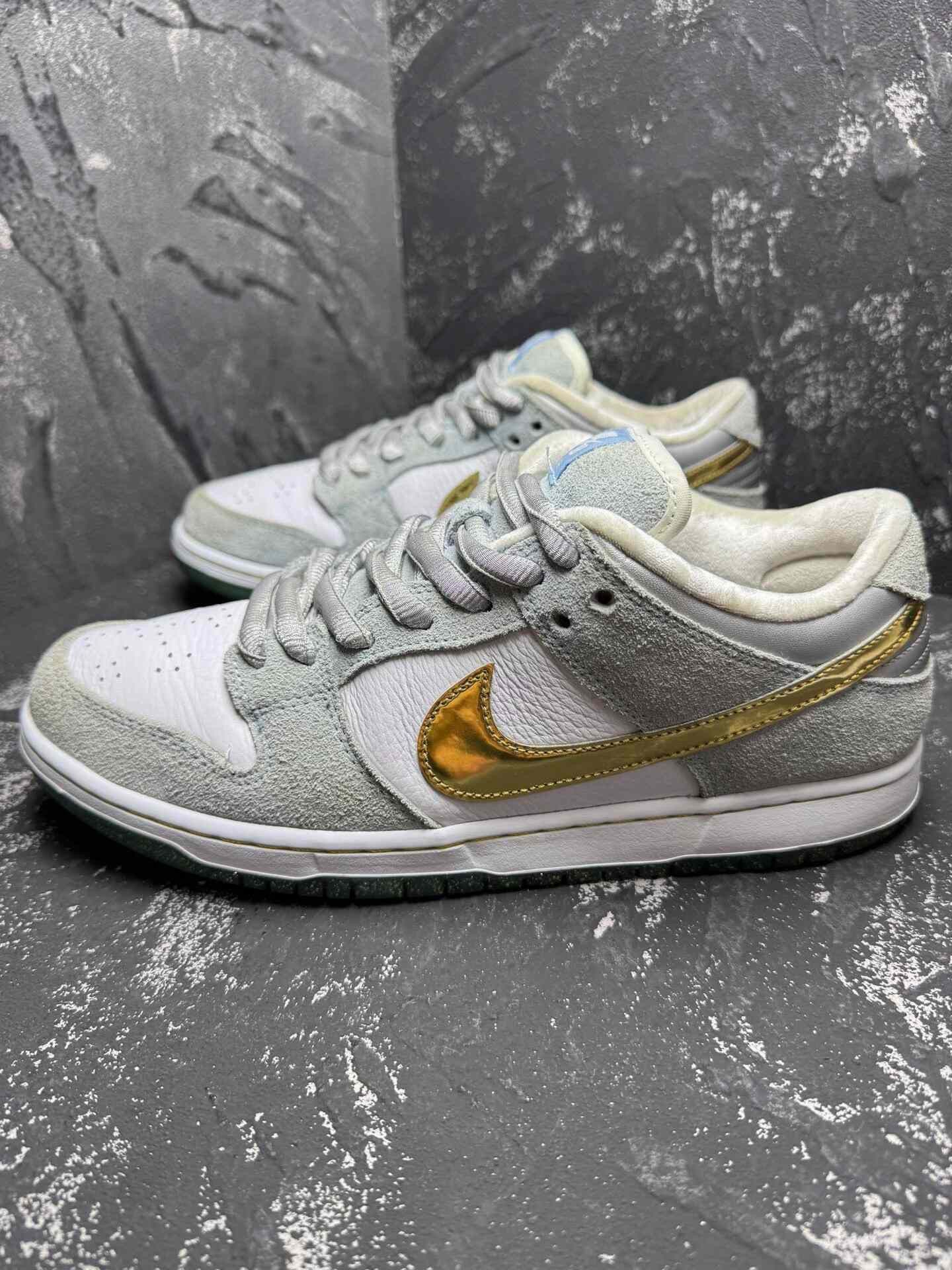 Nike Nike DUNK Gold Lowtop Sneakers 10.5 Men Size US 10.5 / EU 43-44 - 2 Thumbnail