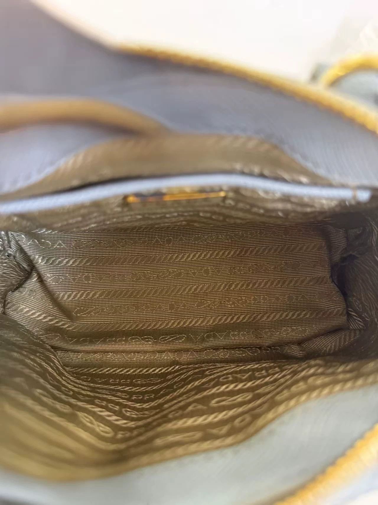 Prada Pre-loved Bag Very good condition Size ONE SIZE - 9 Thumbnail