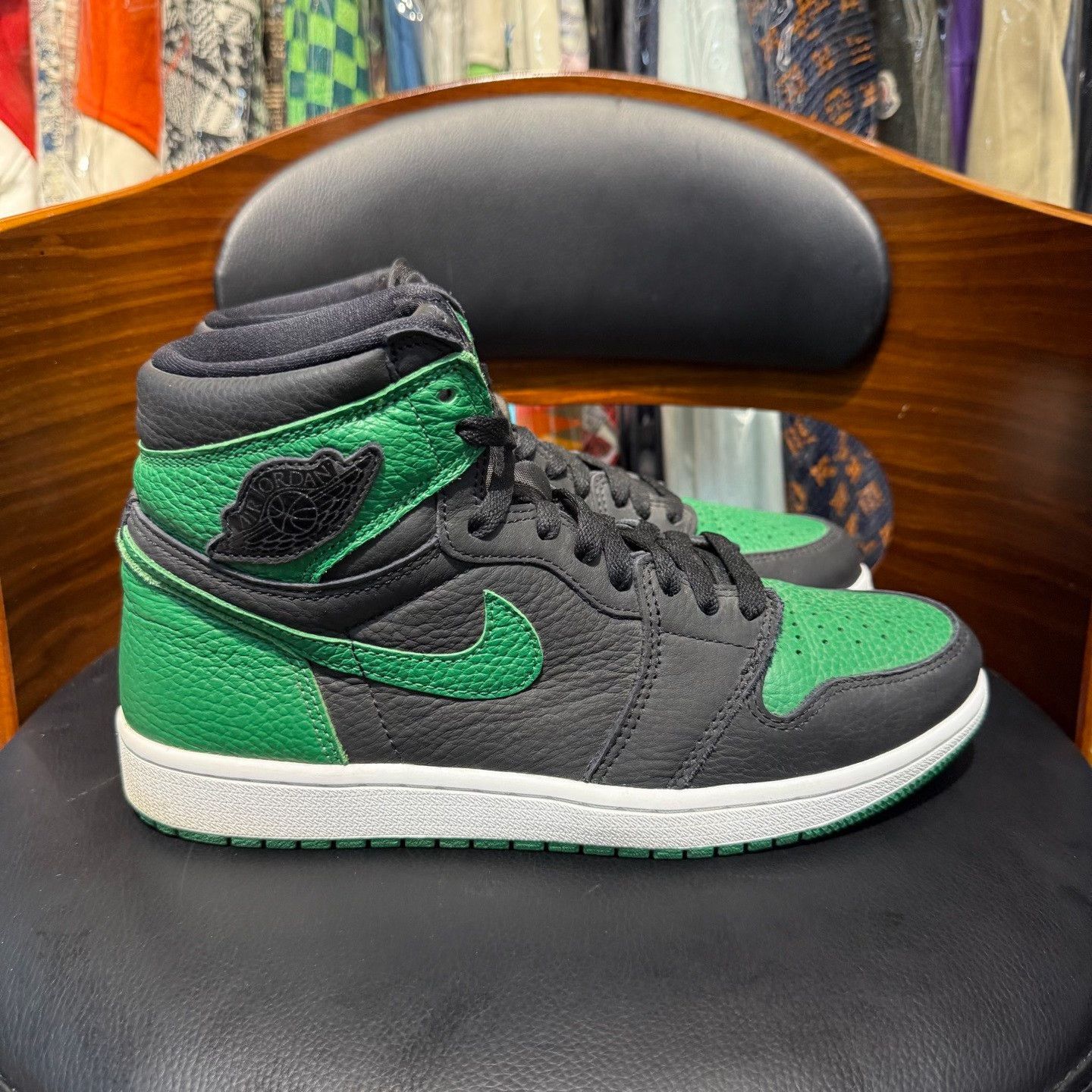 Nike Nike AJ1 Green Lowtop Sneakers 9 Men Size US 9 / EU 42 - 4 Thumbnail