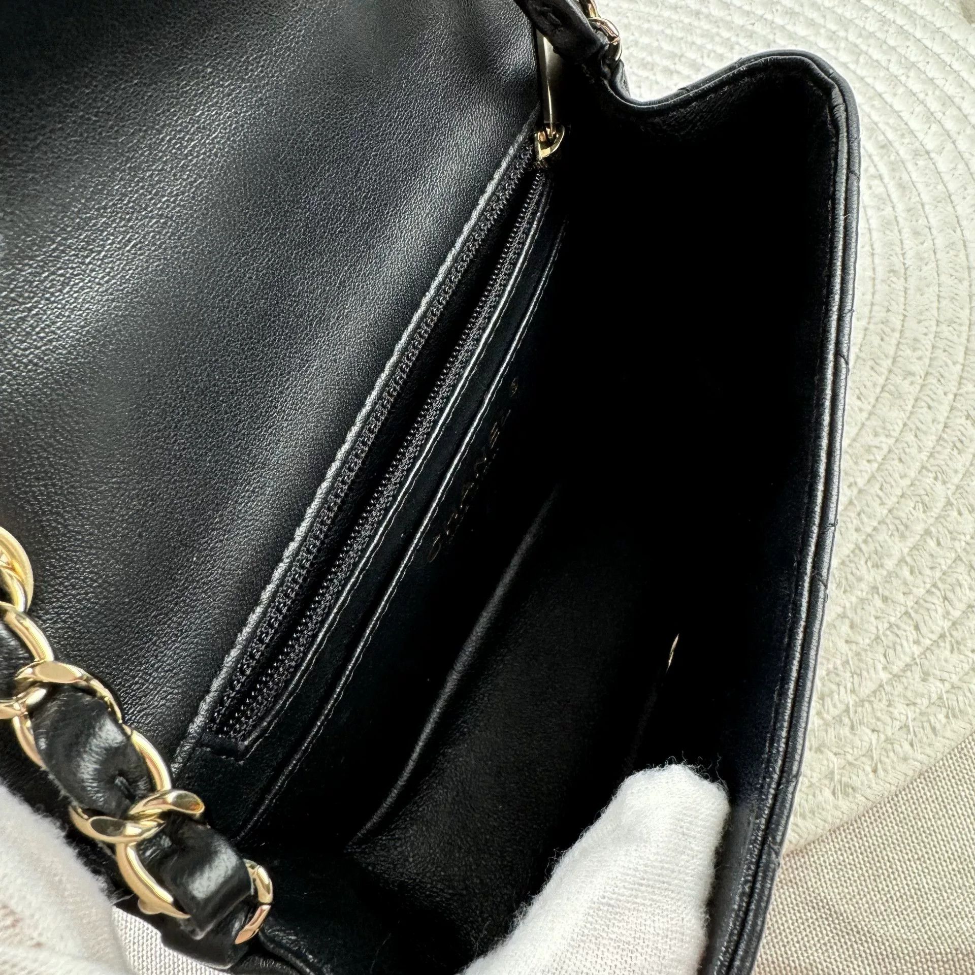 Chanel Pre-loved Bag Very good condition Size ONE SIZE - 3 Thumbnail