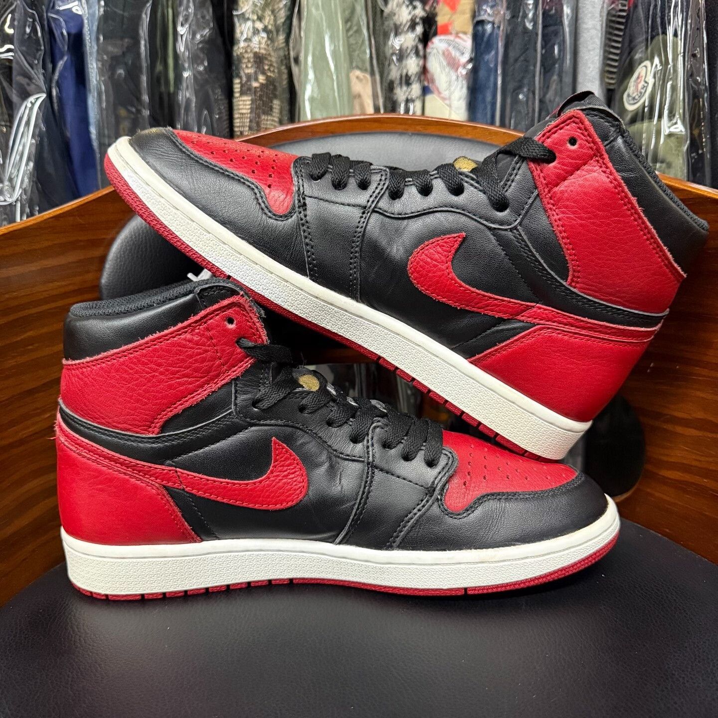 Nike Nike AJ1 Black Lowtop Sneakers 9.5 Men Size US 9.5 / EU 42-43 - 7 Thumbnail