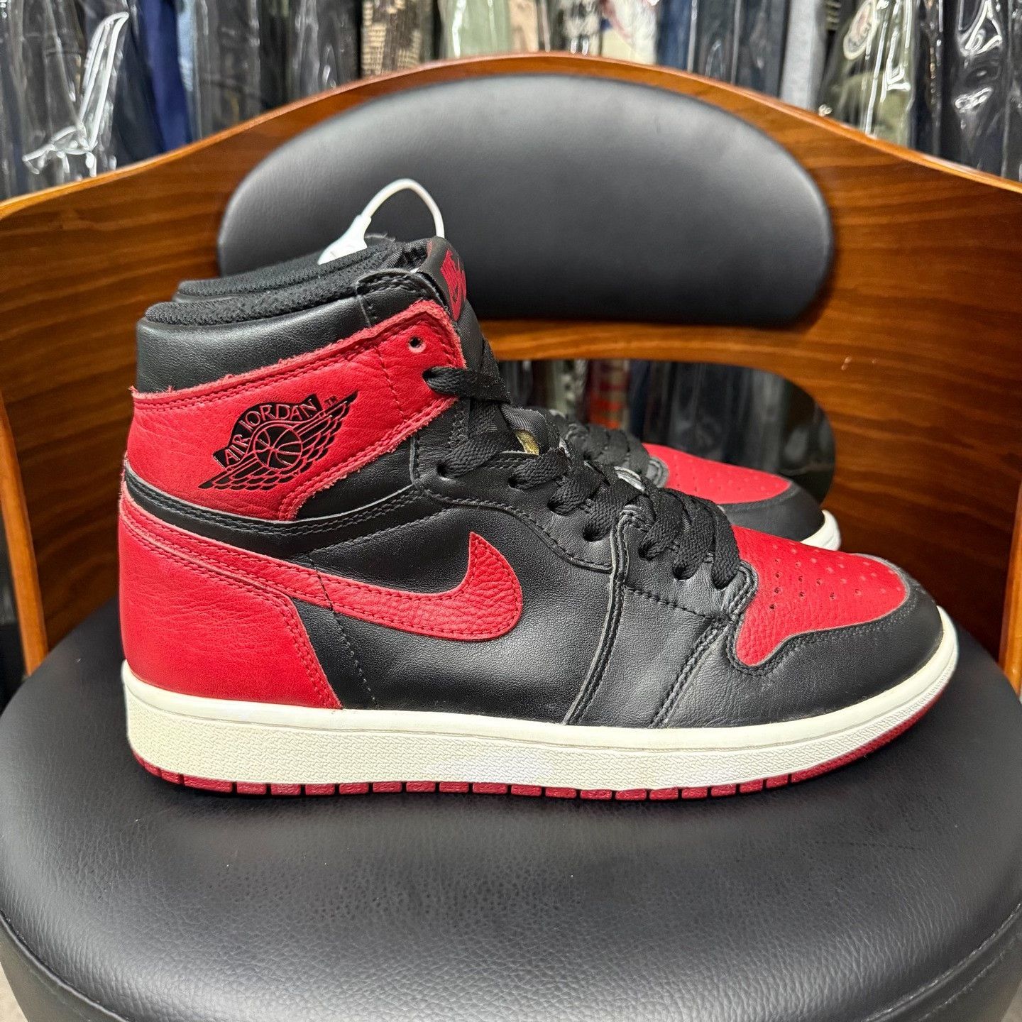 Nike Nike AJ1 Black Lowtop Sneakers 9.5 Men Size US 9.5 / EU 42-43 - 4 Thumbnail