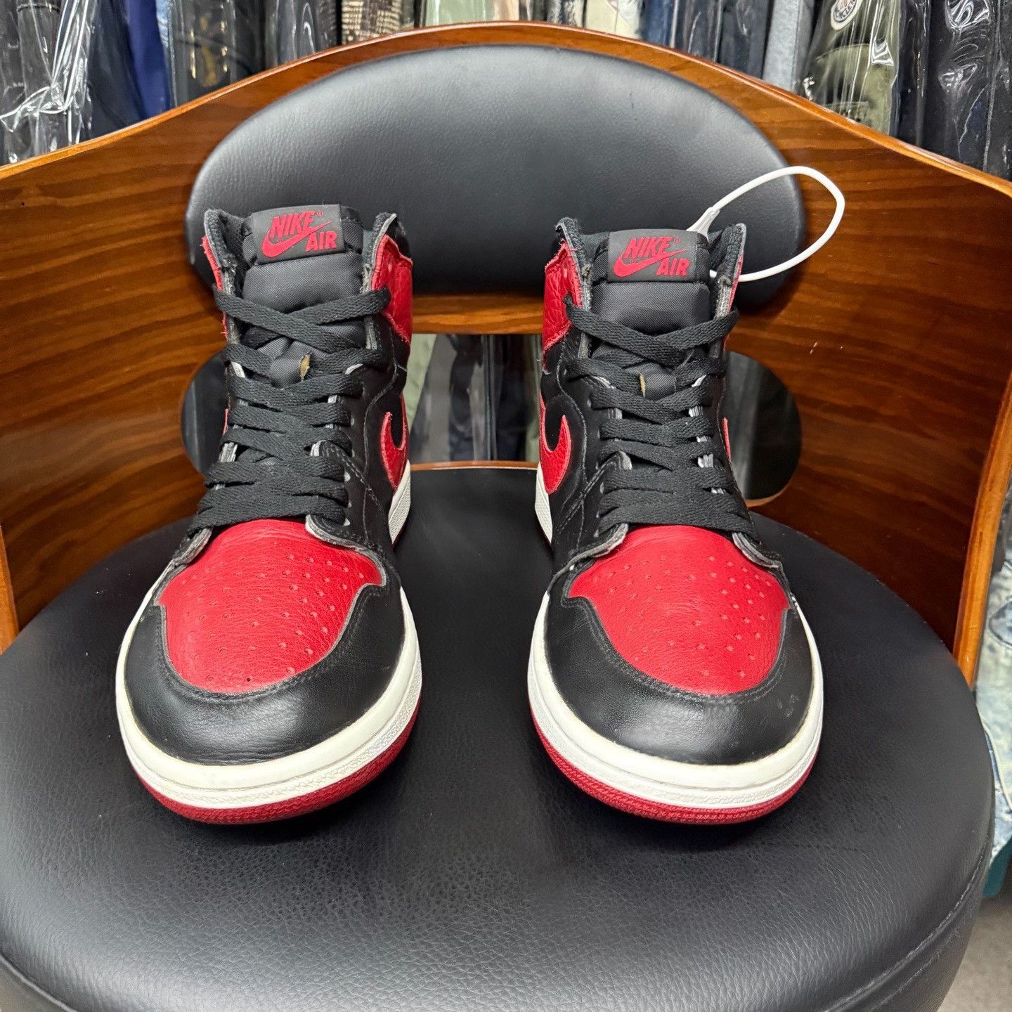Nike Nike AJ1 Black Lowtop Sneakers 9.5 Men Size US 9.5 / EU 42-43 - 2 Thumbnail