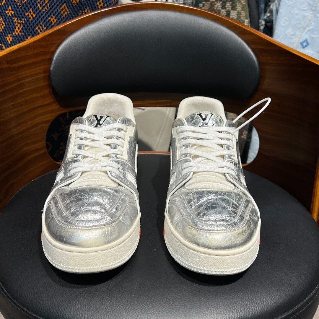 Louis Vuitton Louis Vuitton Training White Lowtop Sneakers 9 Men Size US 9 / EU 42 - 2 Thumbnail