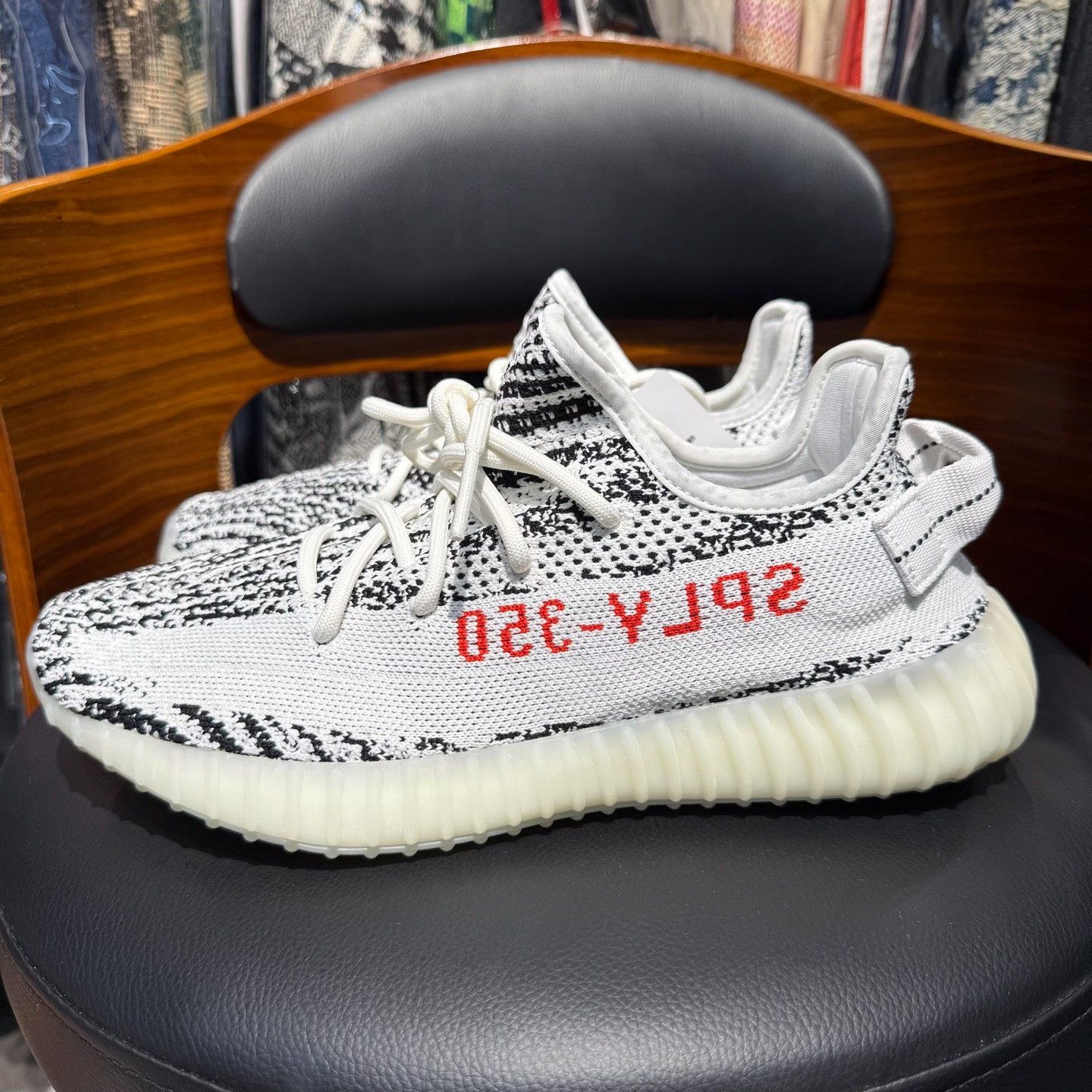 Adidas Adidas YEEZY350 White Lowtop Sneakers 9 Men Size US 9 / EU 42 - 6 Thumbnail