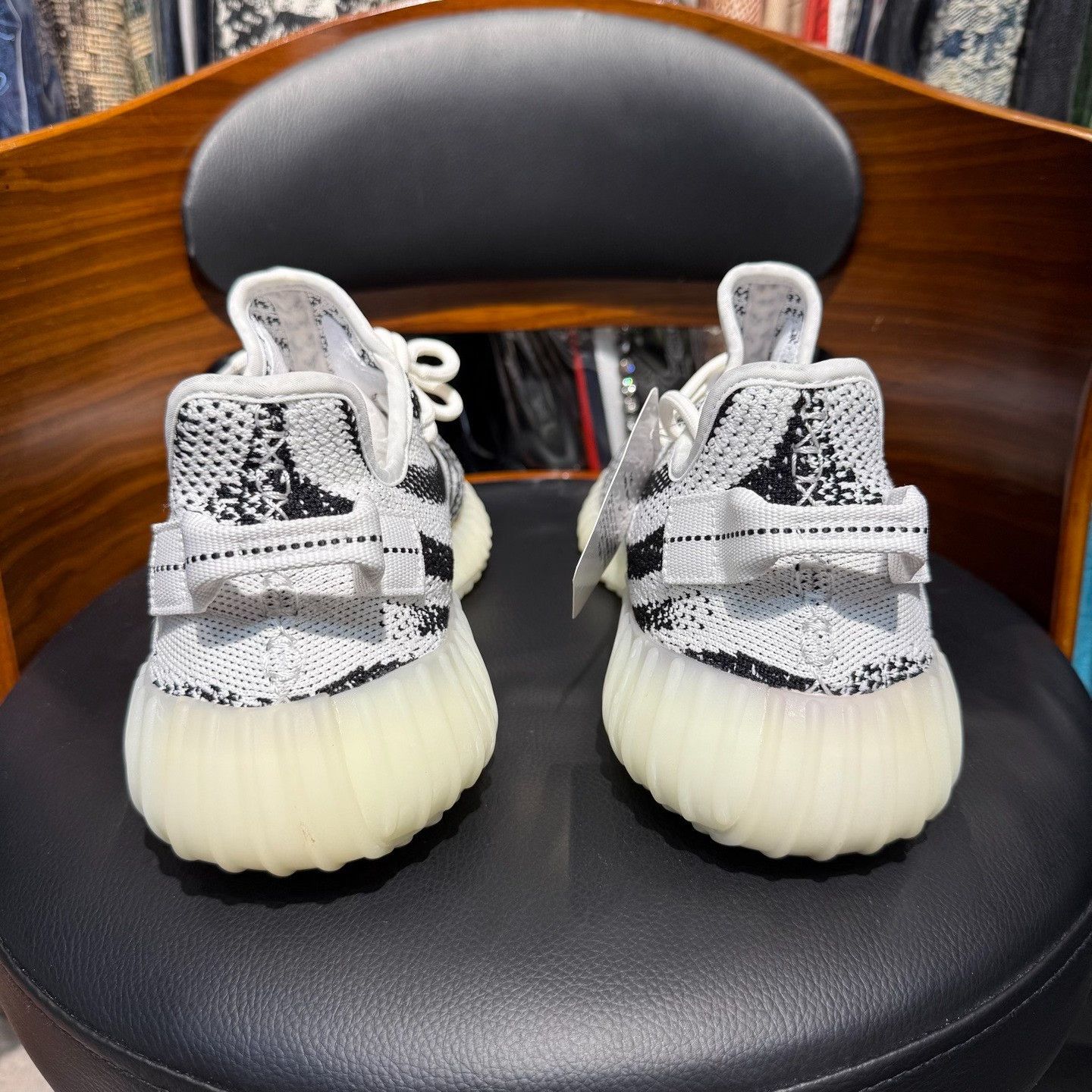Adidas Adidas YEEZY350 White Lowtop Sneakers 9 Men Size US 9 / EU 42 - 3 Thumbnail
