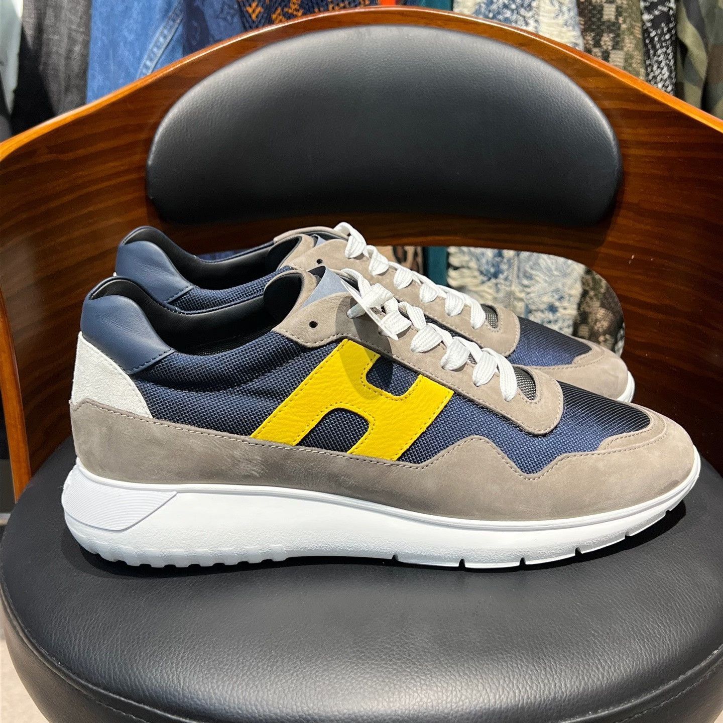Hogan Hogan Retro Lowtop Sneakers 10.5 Men Size US 10.5 / EU 43-44 - 6 Thumbnail