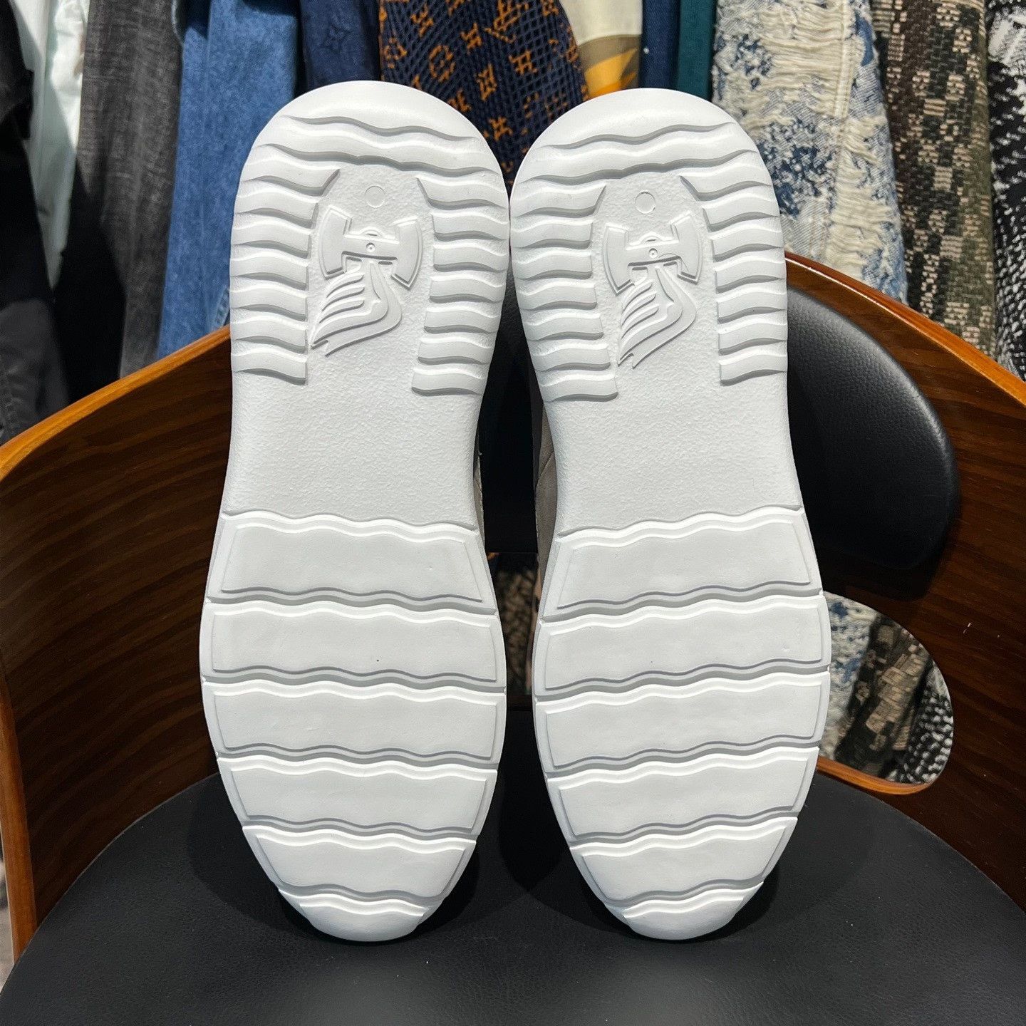 Hogan Hogan Retro Lowtop Sneakers 10.5 Men Size US 10.5 / EU 43-44 - 9 Thumbnail