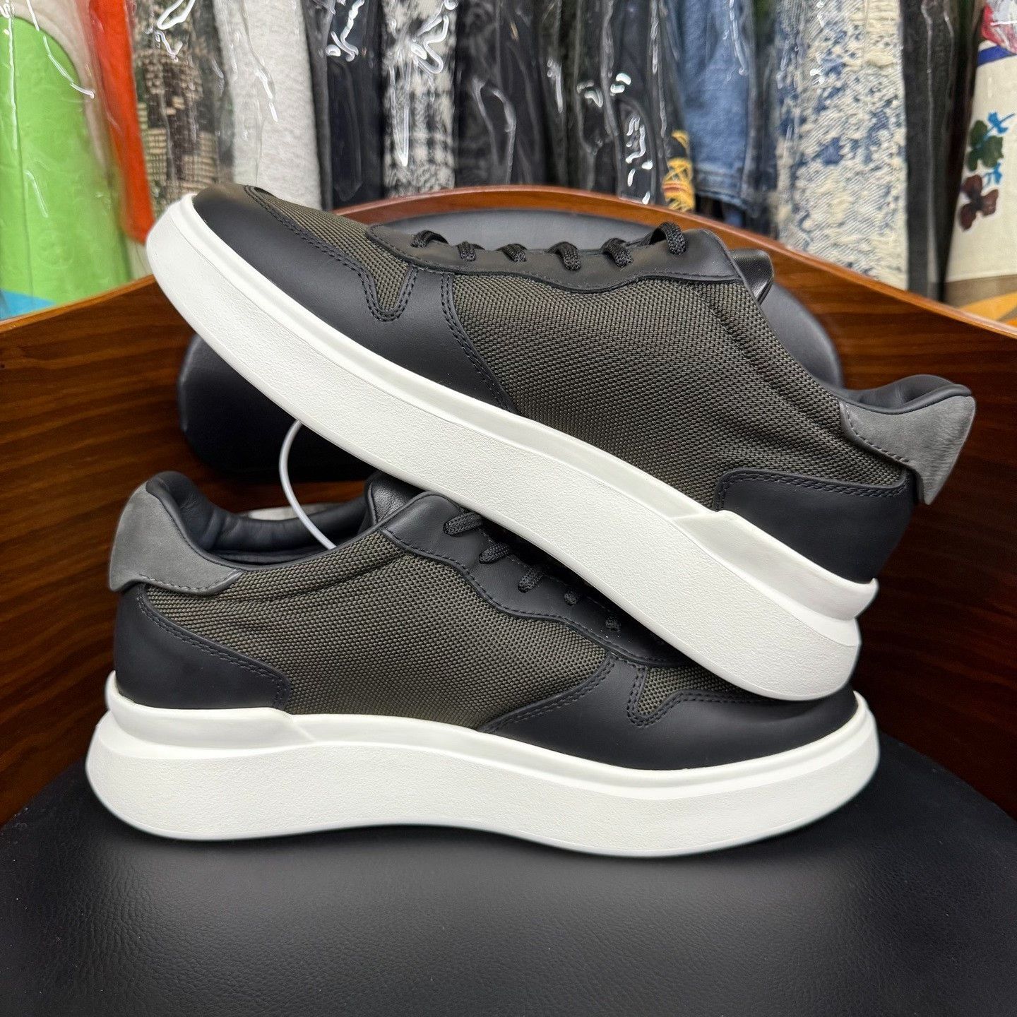 Hogan Hogan Retro Gray Lowtop Sneakers 8.5 Men Size US 8.5 / EU 41-42 - 7 Thumbnail