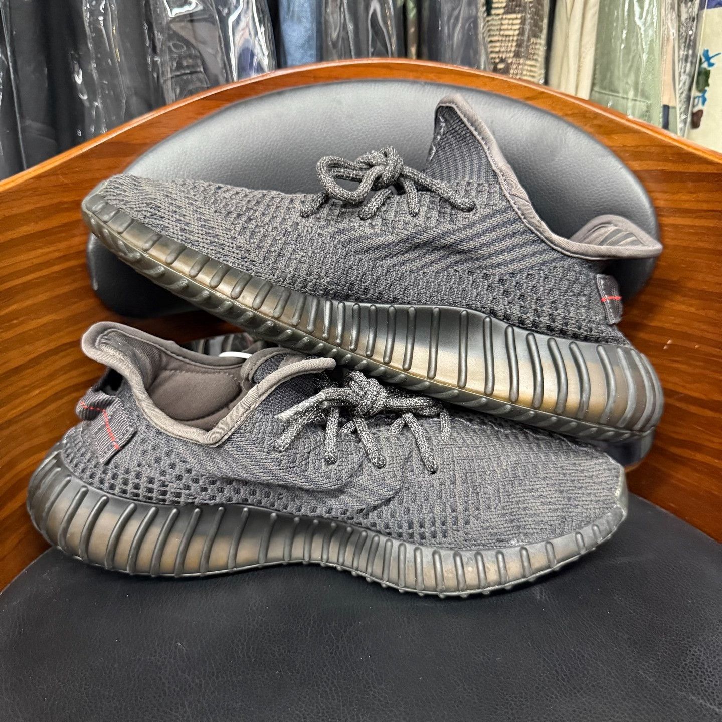 Adidas Adidas YEEZY350 Black Lowtop Sneakers 9.5 Men Size US 9.5 / EU 42-43 - 7 Thumbnail