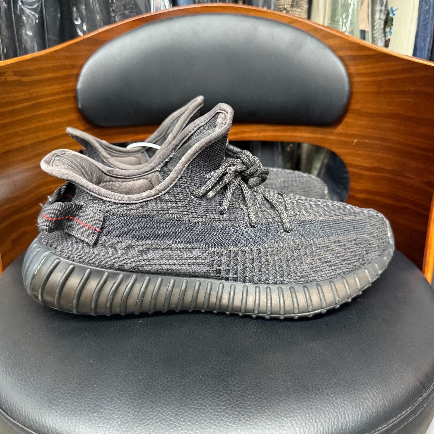 Adidas Adidas YEEZY350 Black Lowtop Sneakers 9.5 Men Size US 9.5 / EU 42-43 - 4 Thumbnail
