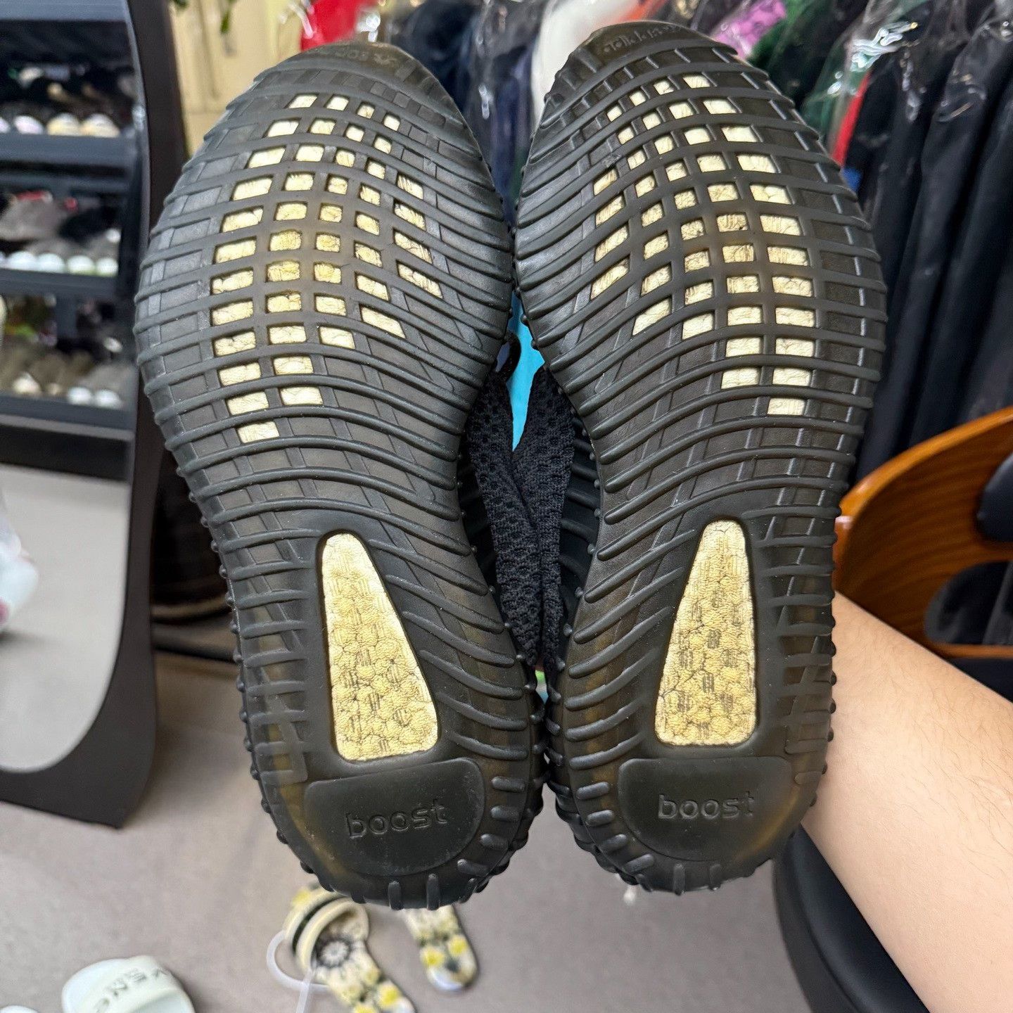 Adidas Adidas YEEZY350 Black Lowtop Sneakers 9.5 Men Size US 9.5 / EU 42-43 - 9 Thumbnail
