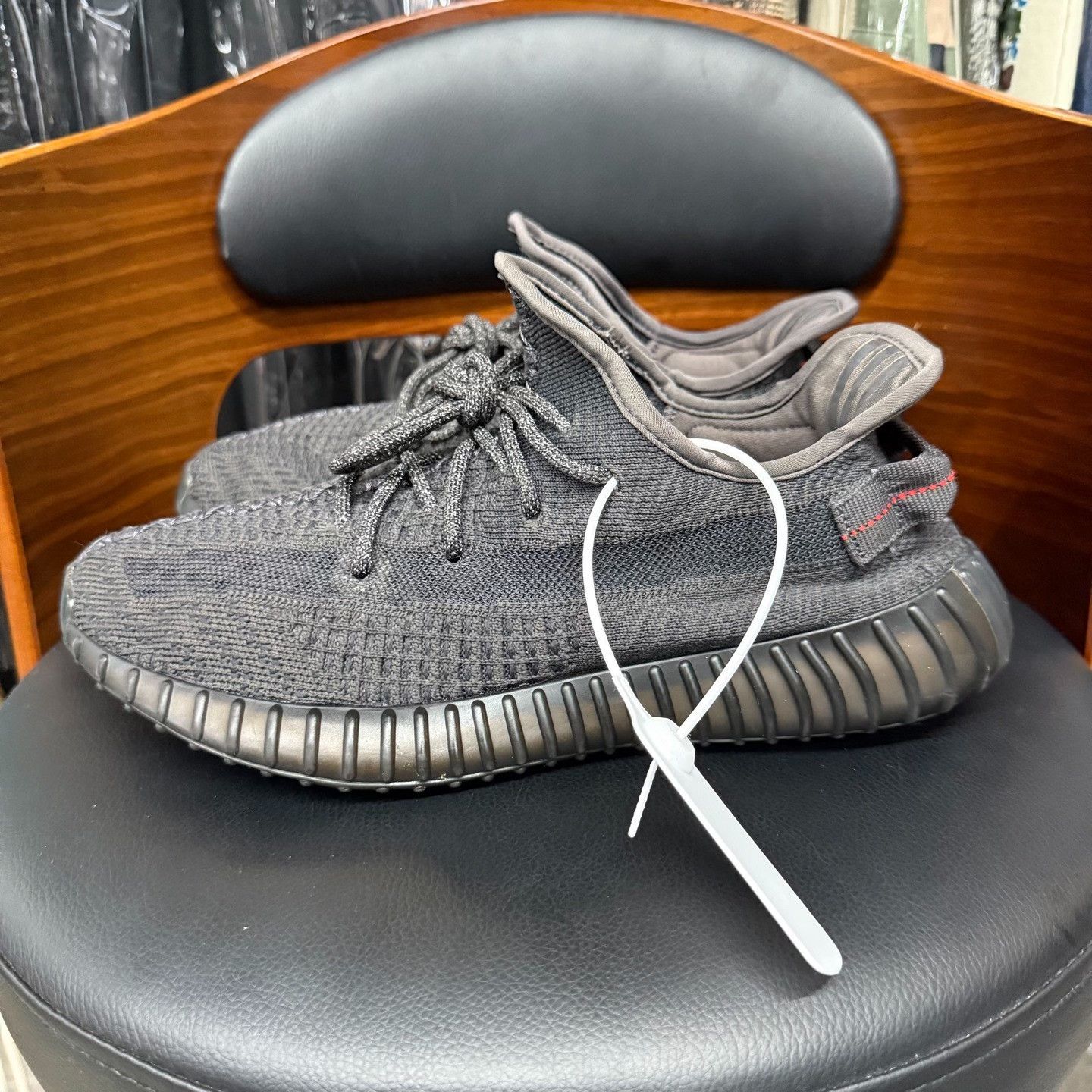 Adidas Adidas YEEZY350 Black Lowtop Sneakers 9.5 Men Size US 9.5 / EU 42-43 - 6 Thumbnail