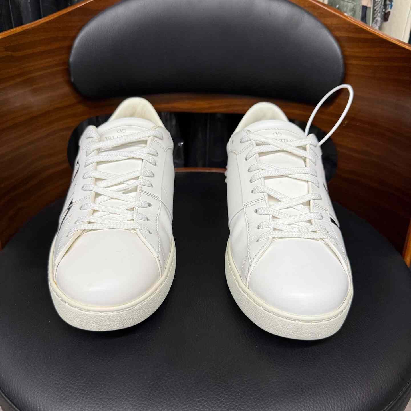 Valentino Valentino White Lowtop Sneakers 8.5 Men Size US 8.5 / EU 41-42 - 2 Thumbnail