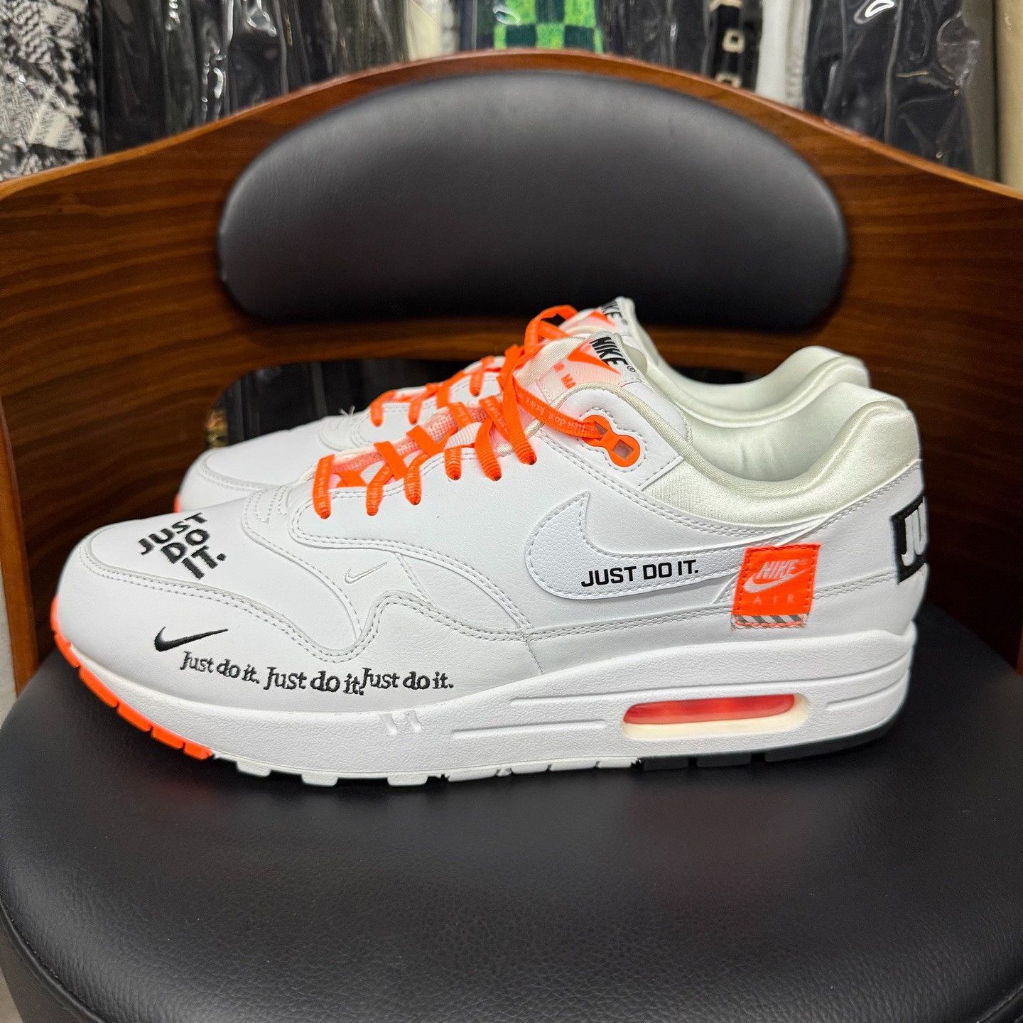 Nike Nike MAX1 White Lowtop Sneakers 10.5 Men Size US 10.5 / EU 43-44 - 6 Thumbnail