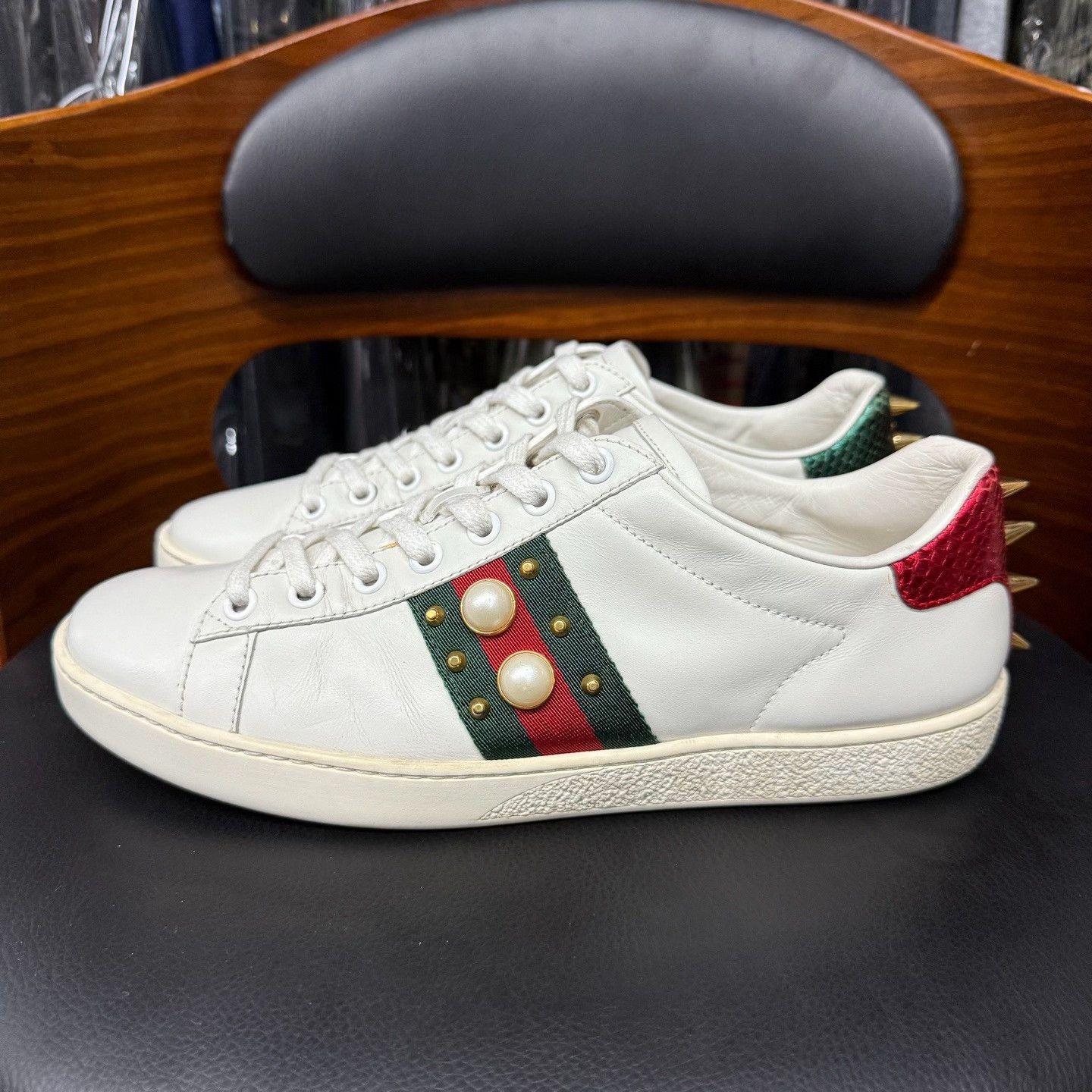 Gucci Gucci White Lowtop Sneakers 37 Women Size US 6.5 / IT 36.5 - 6 Thumbnail