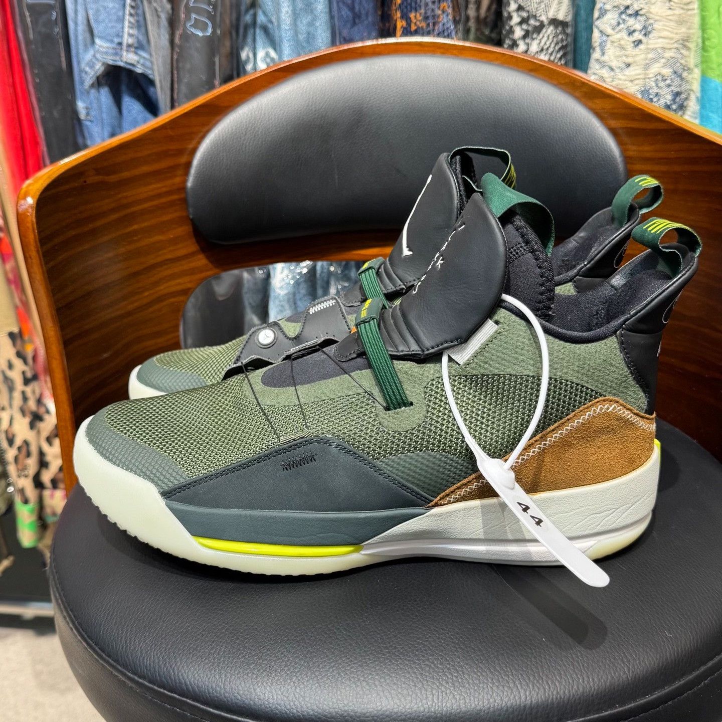 Nike Nike AJ33 Collab Green Lowtop Sneakers 10.5 Men Size US 10.5 / EU 43-44 - 6 Thumbnail