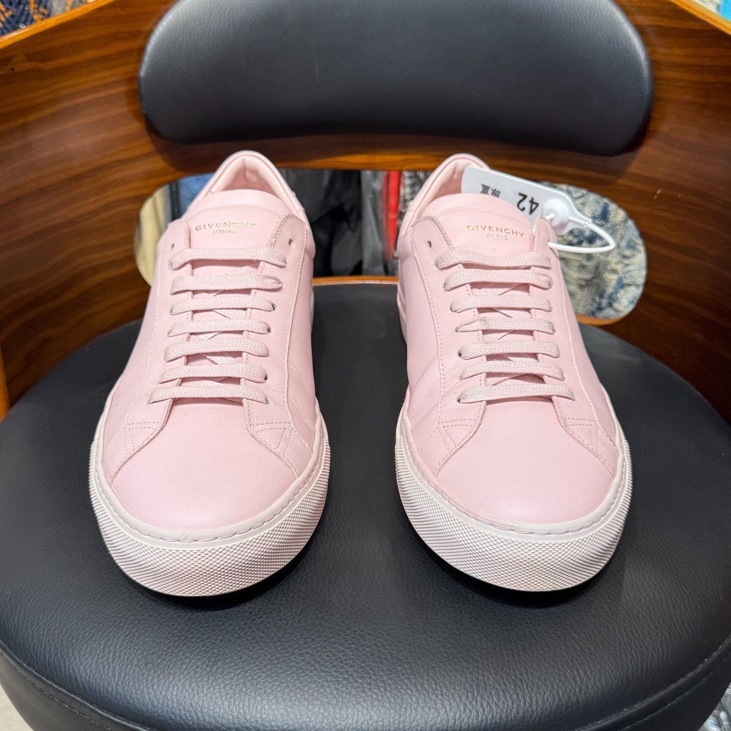 Givenchy Givenchy Pink Lowtop Sneakers 42 Men Size US 9 / EU 42 - 2 Thumbnail