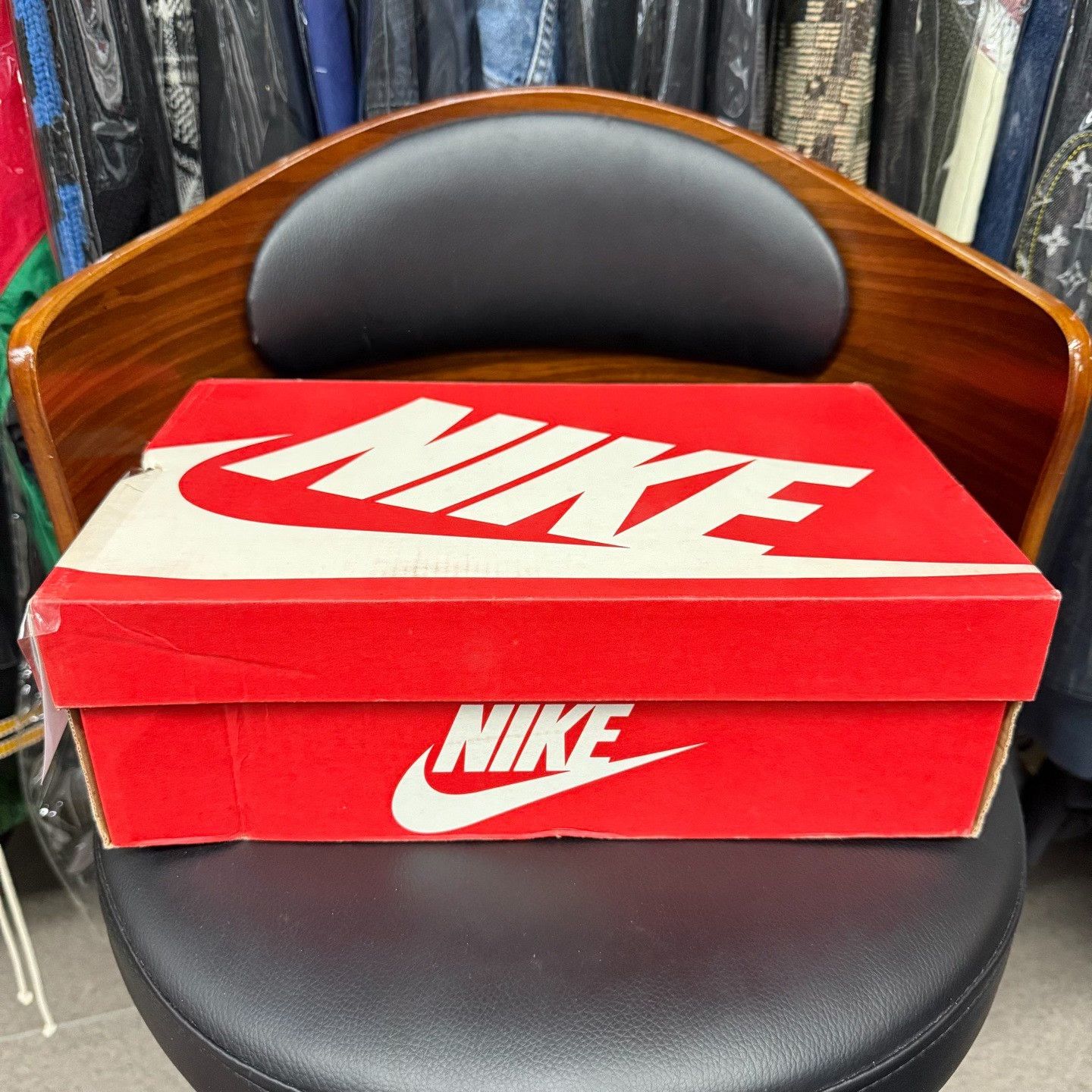 Nike Nike MAX1 Red Lowtop Sneakers 42 Men Size US 9 / EU 42 - 8 Thumbnail