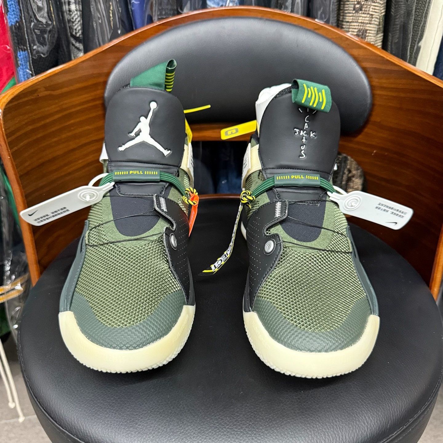 Nike Nike AJ33 Collab Green Lowtop Sneakers 33 Men Size US 5 / EU 37 - 2 Thumbnail