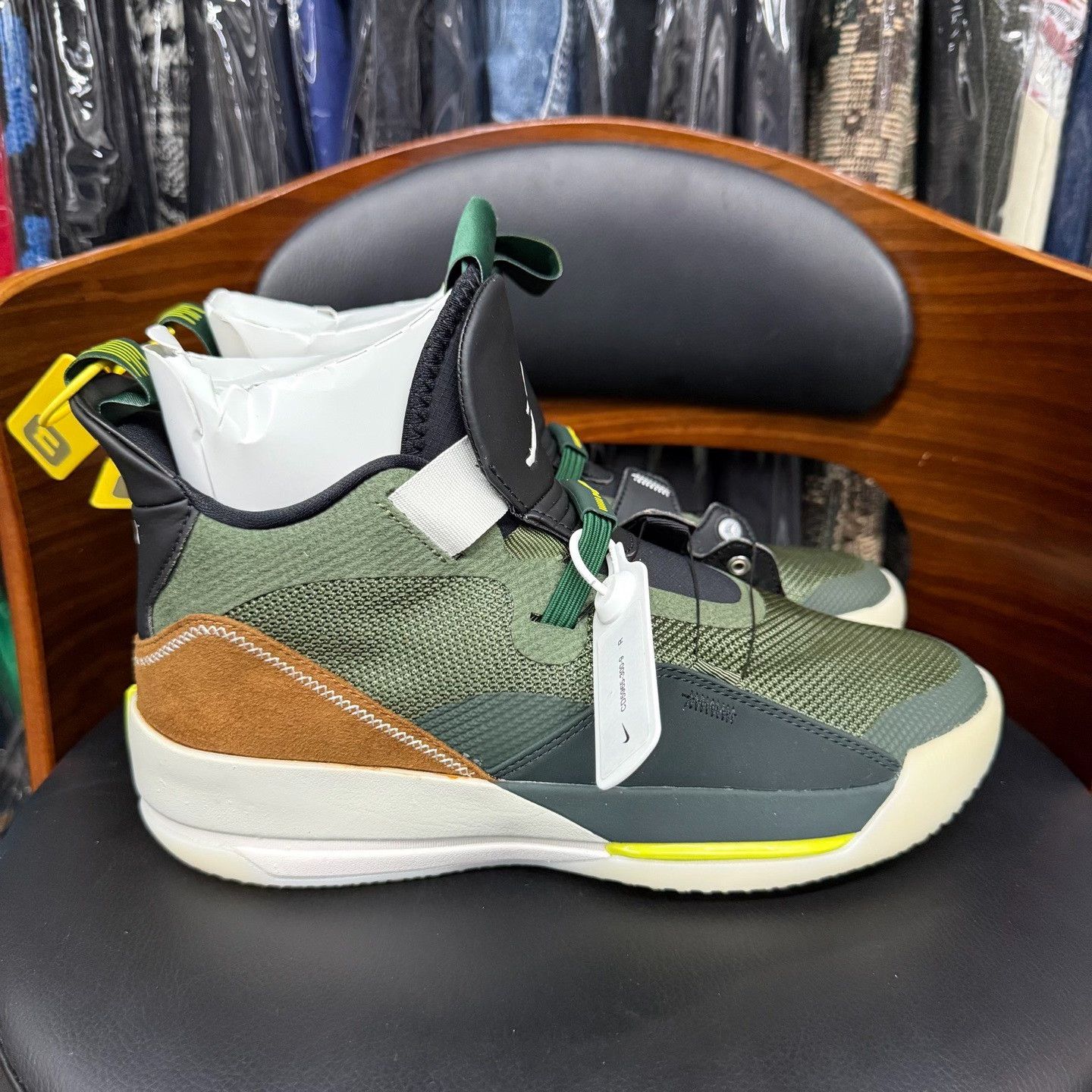 Nike Nike AJ33 Collab Green Lowtop Sneakers 33 Men Size US 5 / EU 37 - 4 Thumbnail
