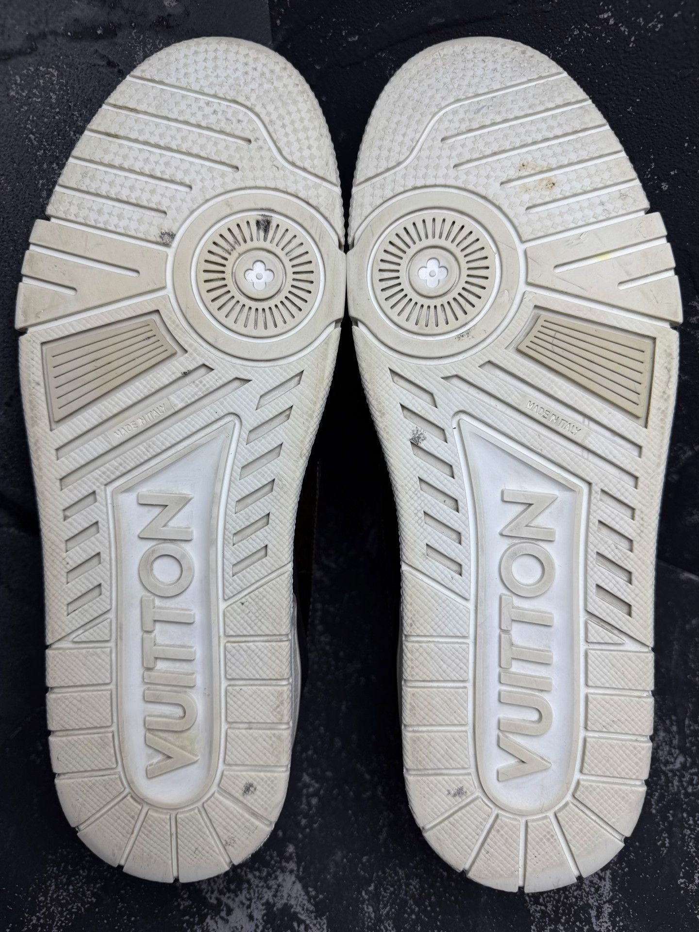 Louis Vuitton Louis Vuitton Training White Lowtop Sneakers 42 Men Size US 9 / EU 42 - 6 Thumbnail