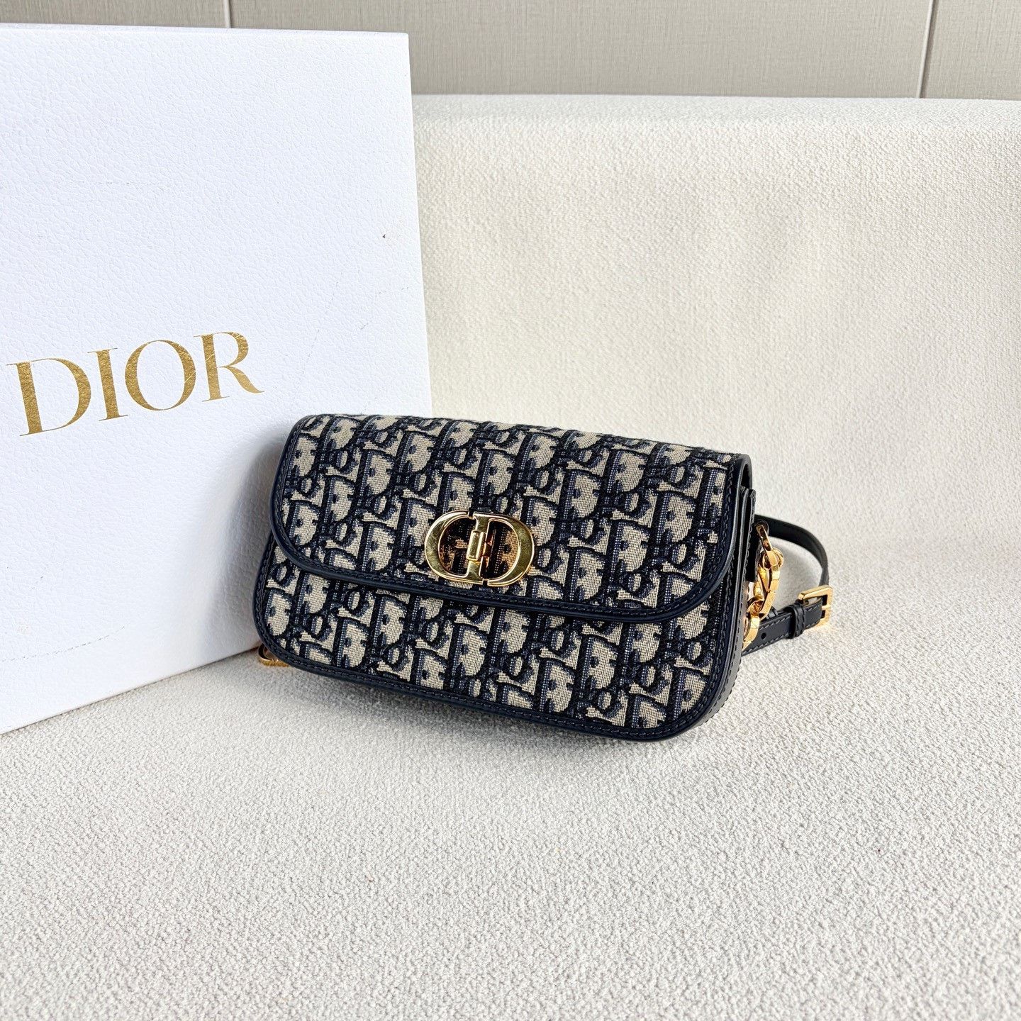 Dior Pre-loved Bag Very good condition Size ONE SIZE - 4 Thumbnail
