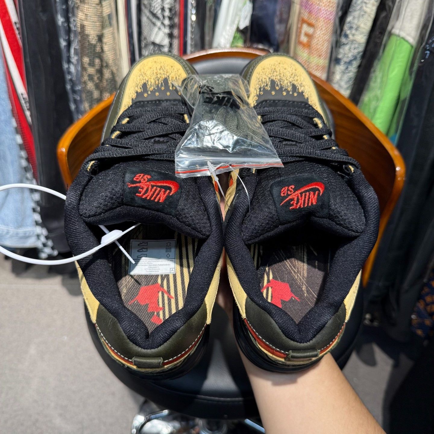 Nike Nike Gold Lowtop Sneakers 43 Men Size US 10 / EU 43 - 5 Thumbnail