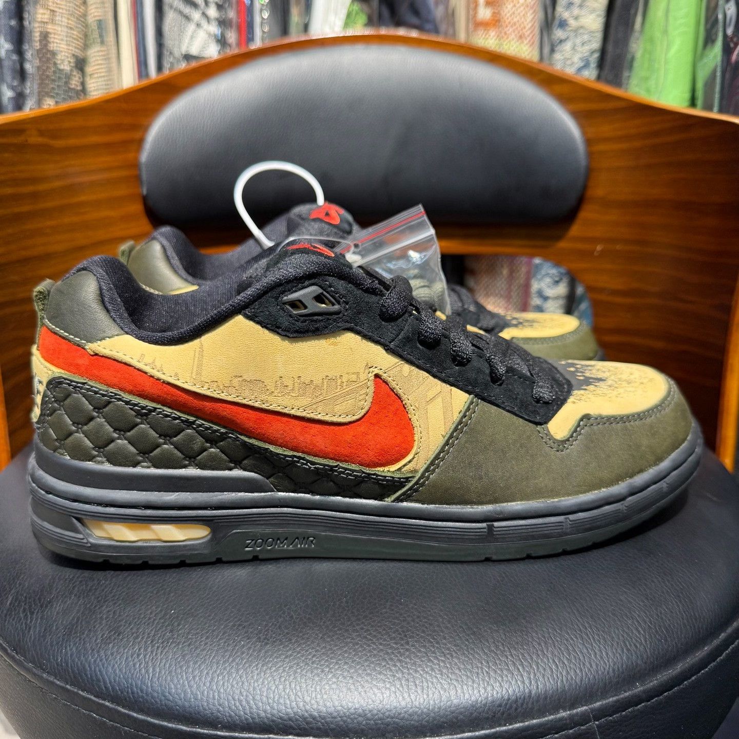 Nike Nike Gold Lowtop Sneakers 43 Men Size US 10 / EU 43 - 4 Thumbnail