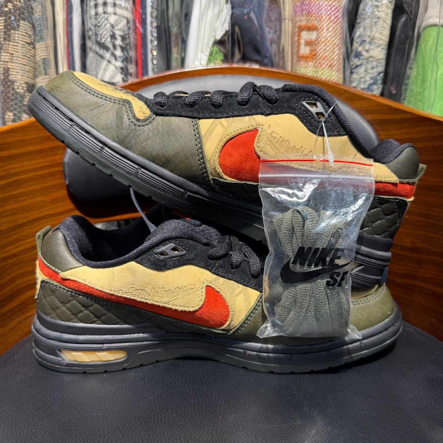 Nike Nike Gold Lowtop Sneakers 43 Men Size US 10 / EU 43 - 7 Thumbnail