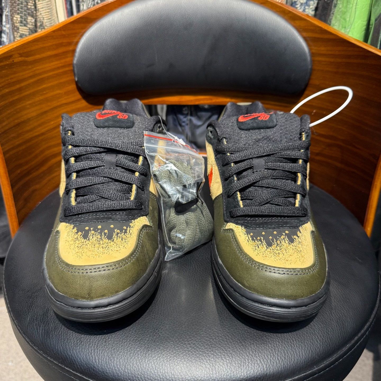 Nike Nike Gold Lowtop Sneakers 43 Men Size US 10 / EU 43 - 2 Thumbnail